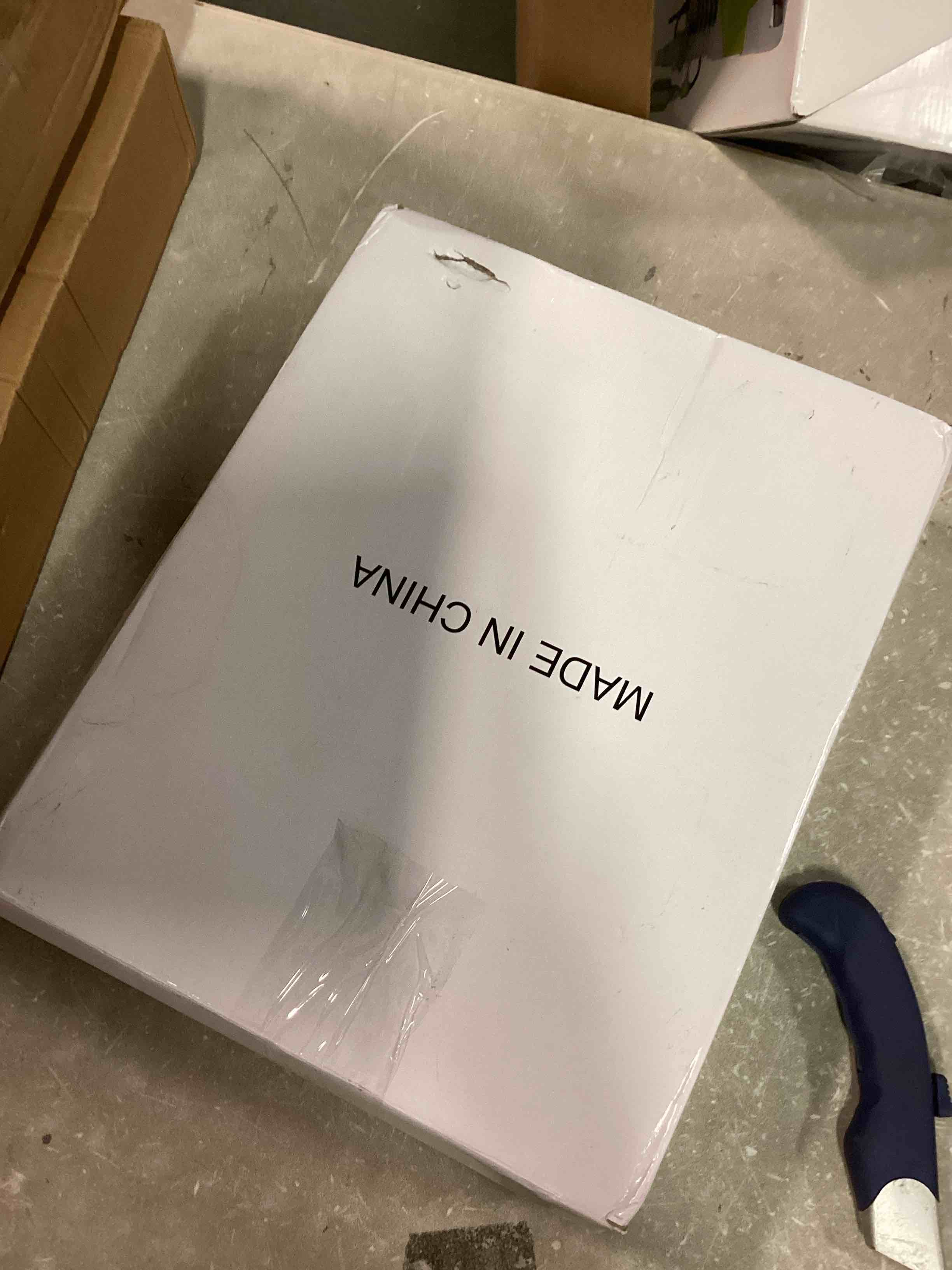 https://s3.amazonaws.com/lotting-images-prod/bidfta/BLU6499808_1720190517715.jpeg