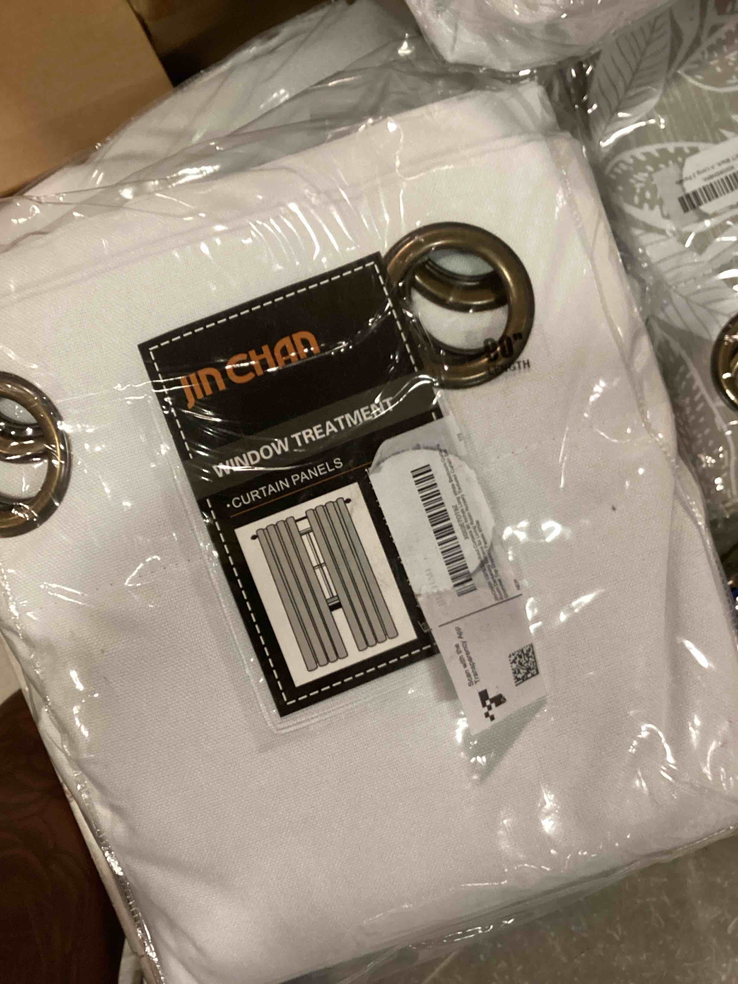 https://s3.amazonaws.com/lotting-images-prod/bidfta/BLU6499828_1720191239889.jpeg