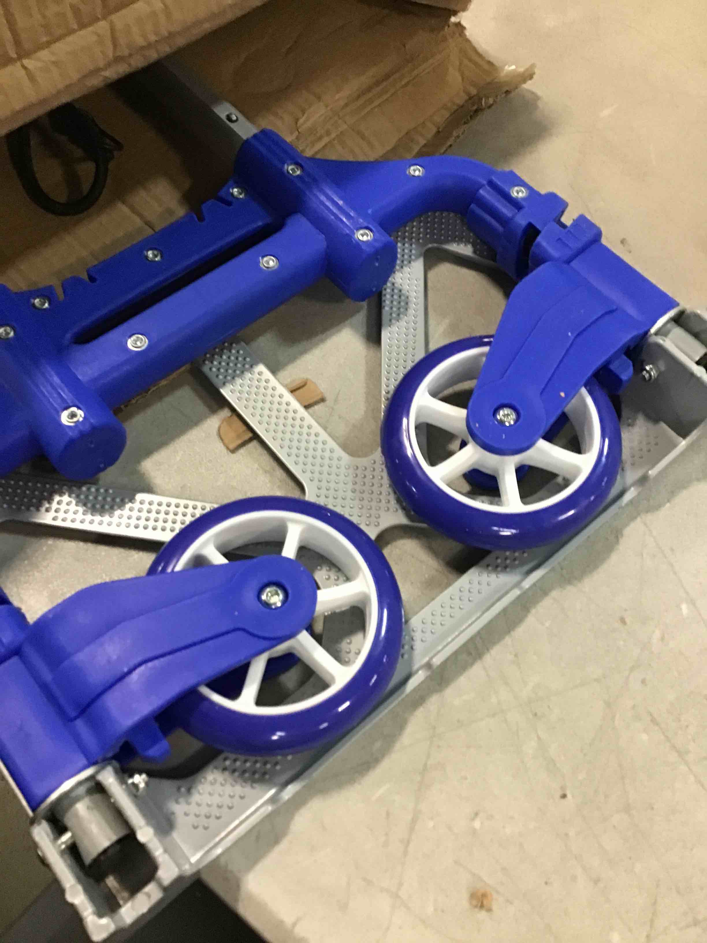 https://s3.amazonaws.com/lotting-images-prod/bidfta/BLU6500348_1718109027379.jpeg