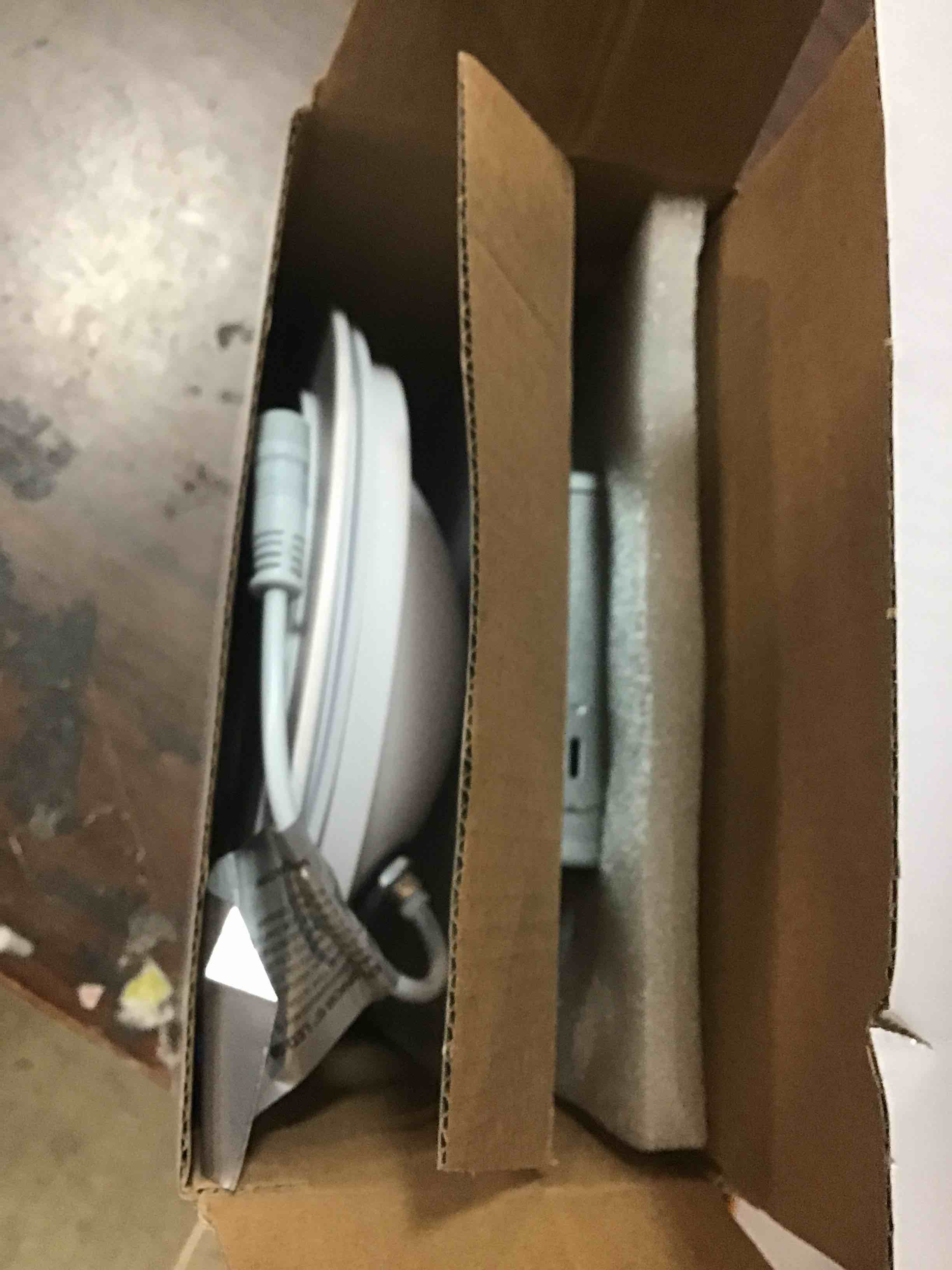 https://s3.amazonaws.com/lotting-images-prod/bidfta/BLU6501223_1718379629356.jpeg