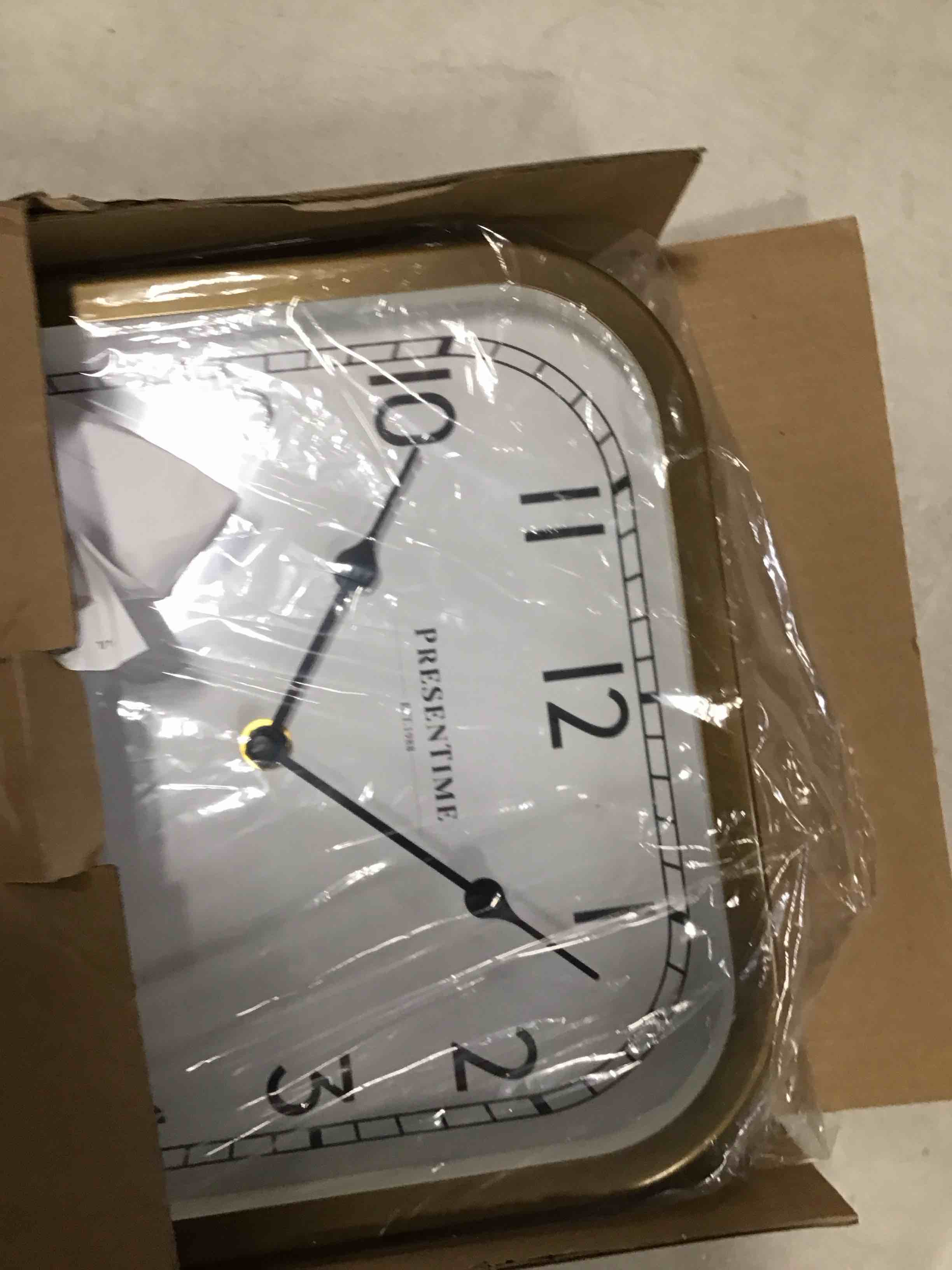https://s3.amazonaws.com/lotting-images-prod/bidfta/BLU6503160_1717170130178.jpeg