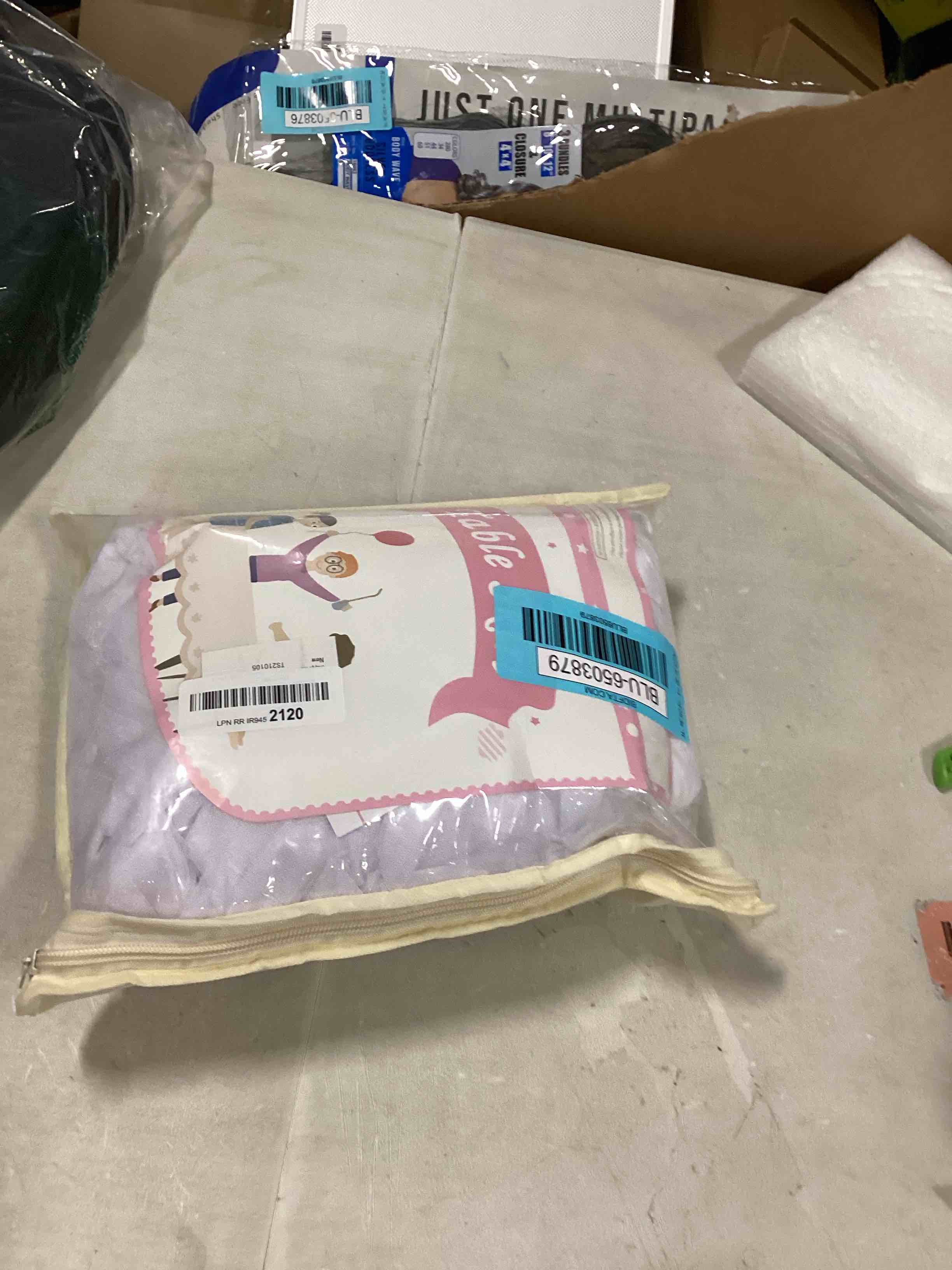 https://s3.amazonaws.com/lotting-images-prod/bidfta/BLU6503879_1717445492285.jpeg