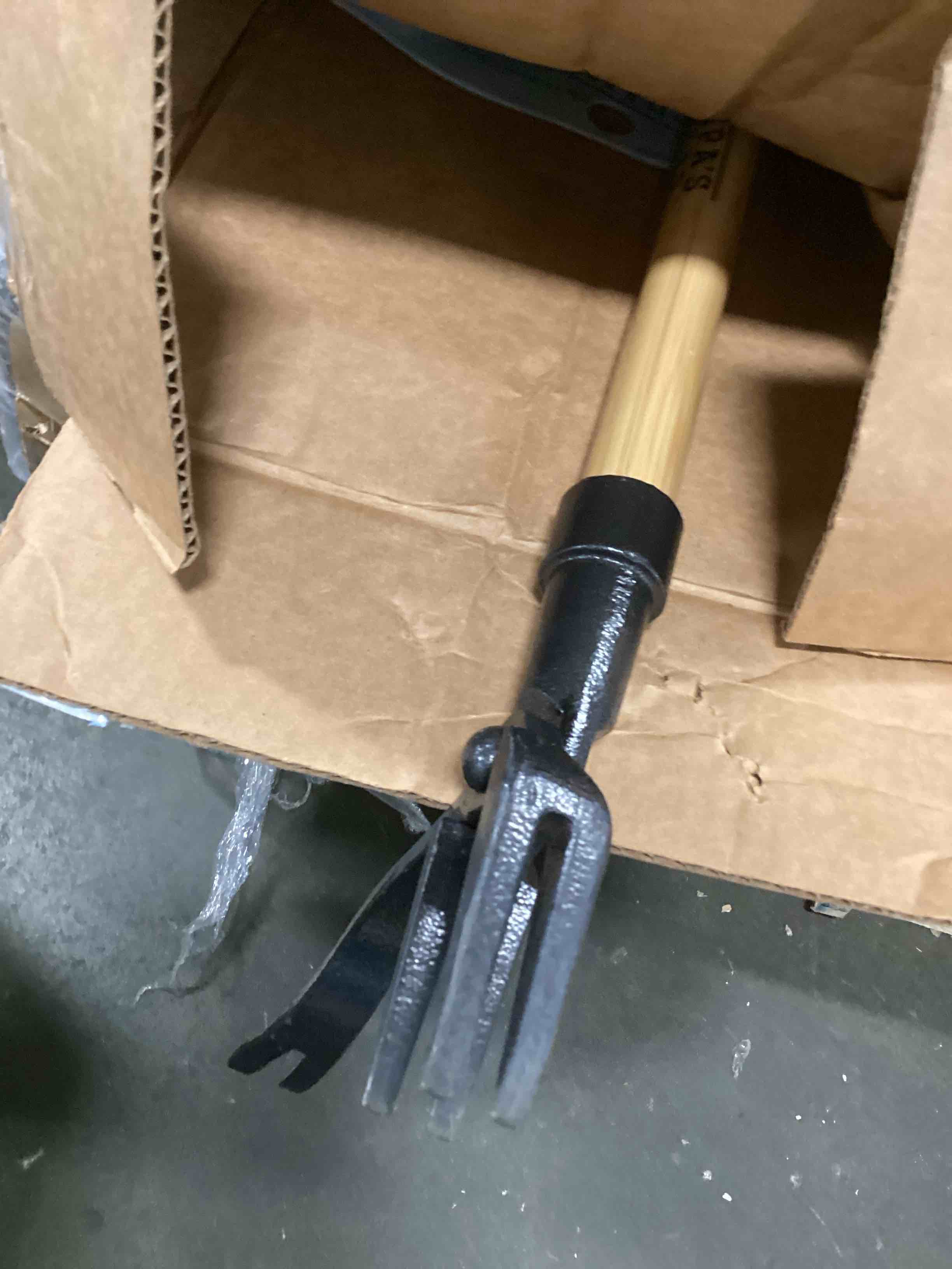 https://s3.amazonaws.com/lotting-images-prod/bidfta/BLU6504565_1717760783106.jpeg