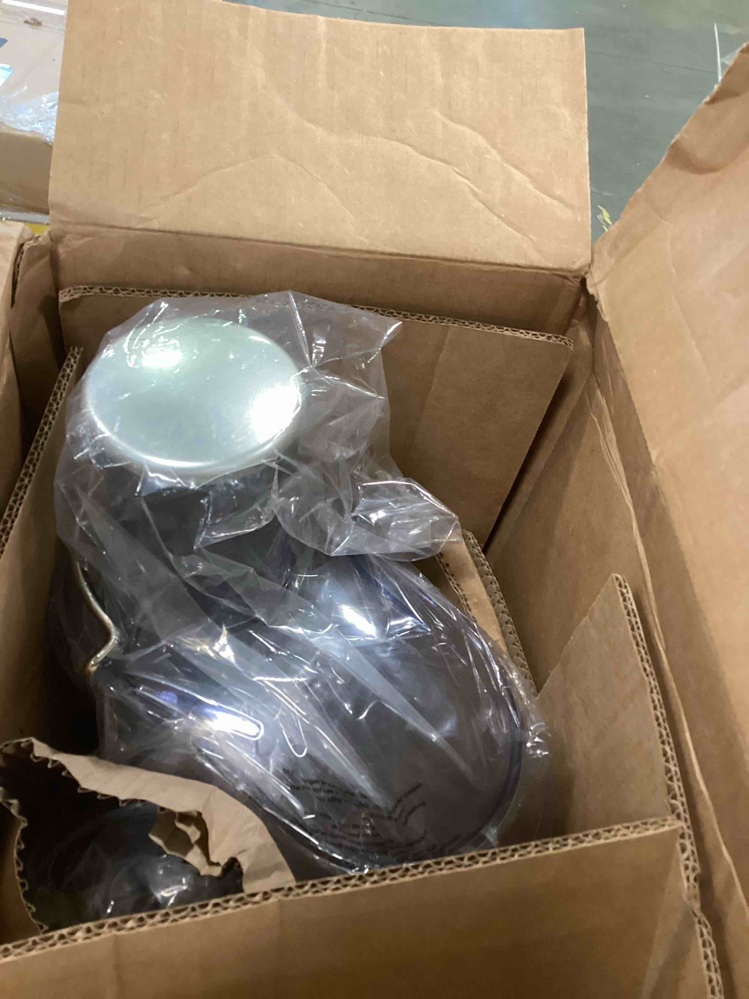 https://s3.amazonaws.com/lotting-images-prod/bidfta/BLU6504824_1718019165468.jpeg