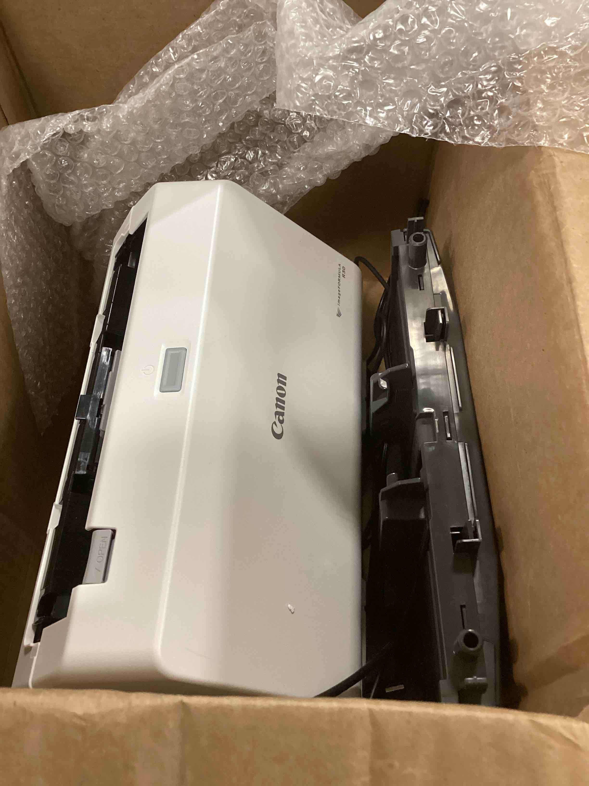 https://s3.amazonaws.com/lotting-images-prod/bidfta/BLU6504983_1718047808713.jpeg
