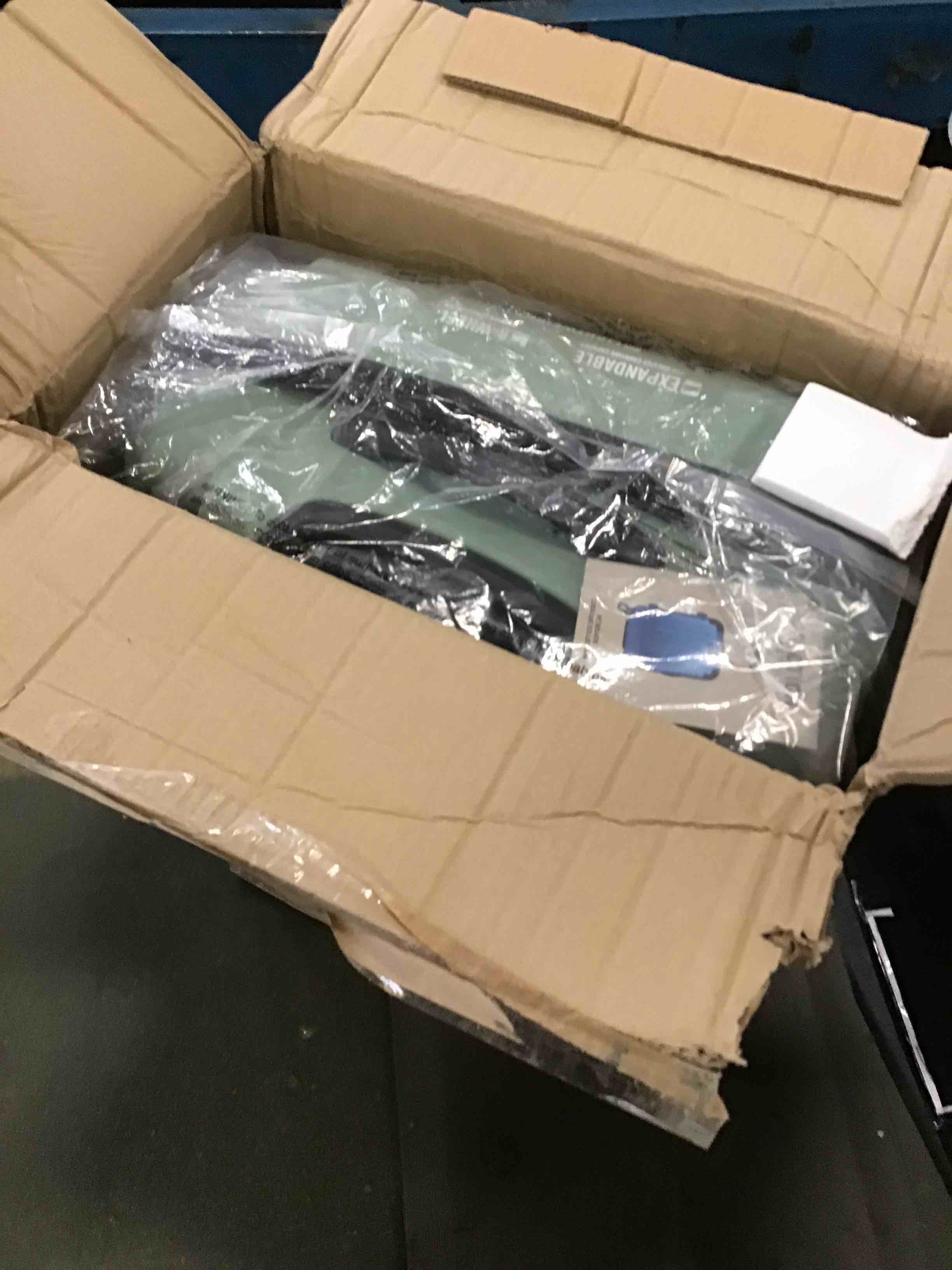 https://s3.amazonaws.com/lotting-images-prod/bidfta/BLU6505211_1718195634606.jpeg