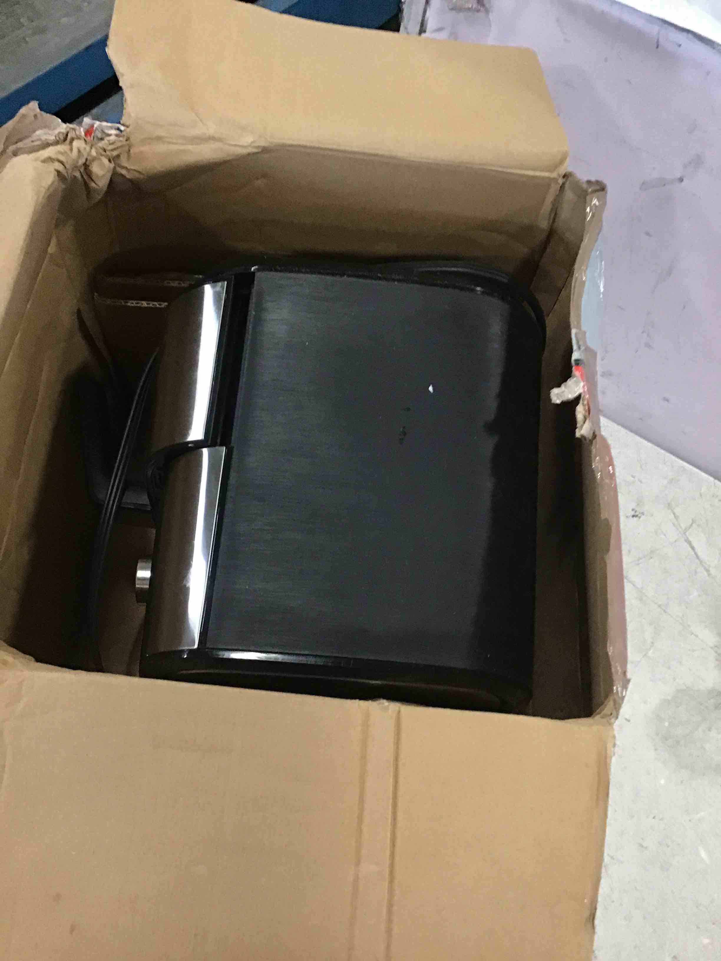 https://s3.amazonaws.com/lotting-images-prod/bidfta/BLU6505213_1718195757526.jpeg