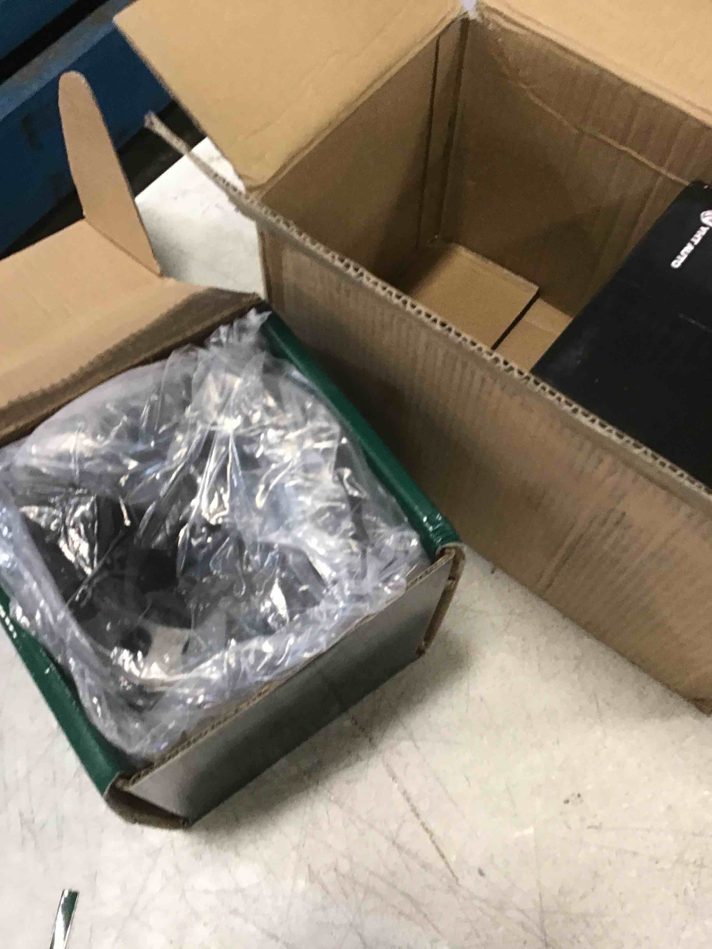 https://s3.amazonaws.com/lotting-images-prod/bidfta/BLU6505338_1718208421731.jpeg