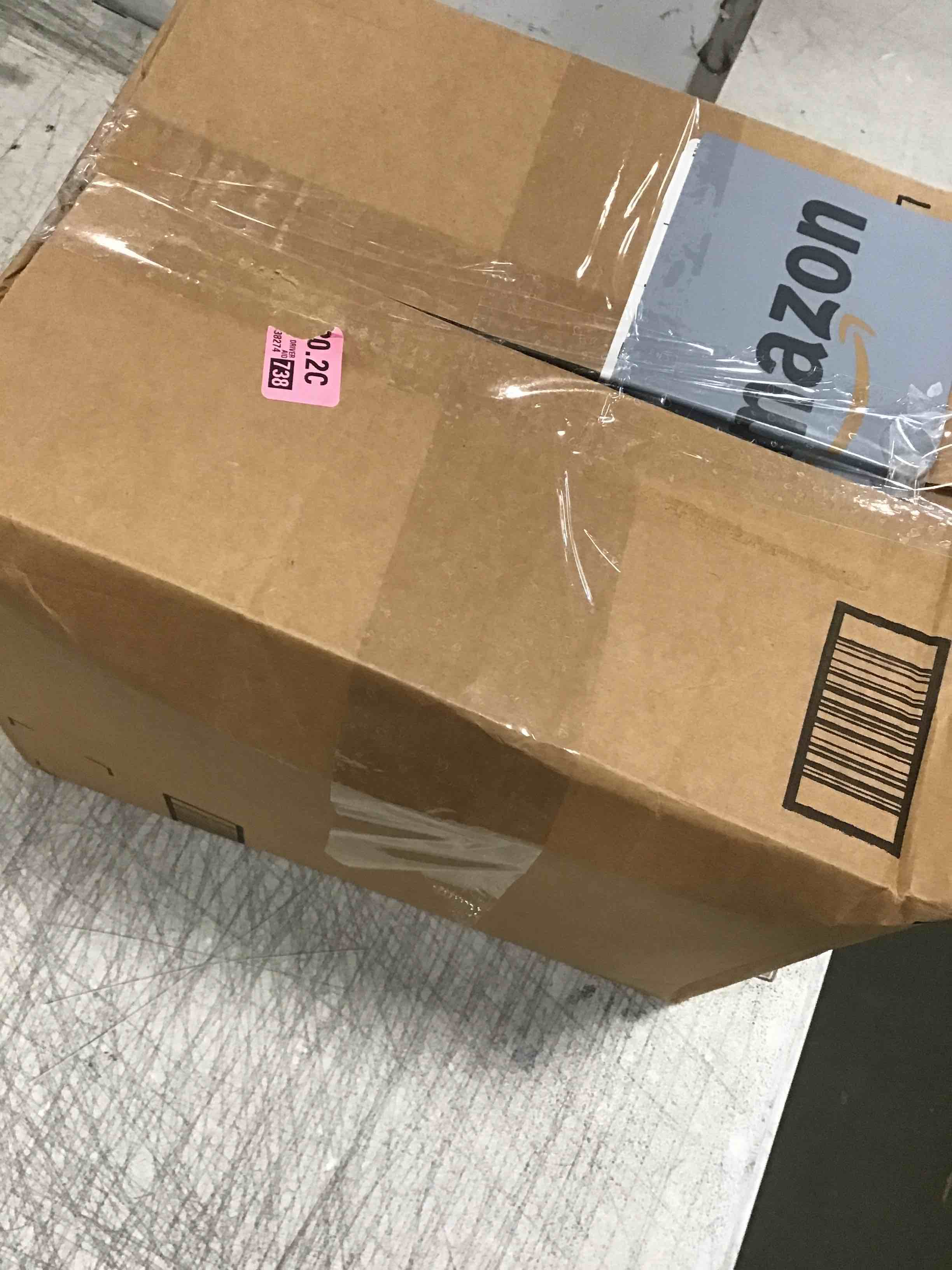 https://s3.amazonaws.com/lotting-images-prod/bidfta/BLU6505863_1718376078683.jpeg