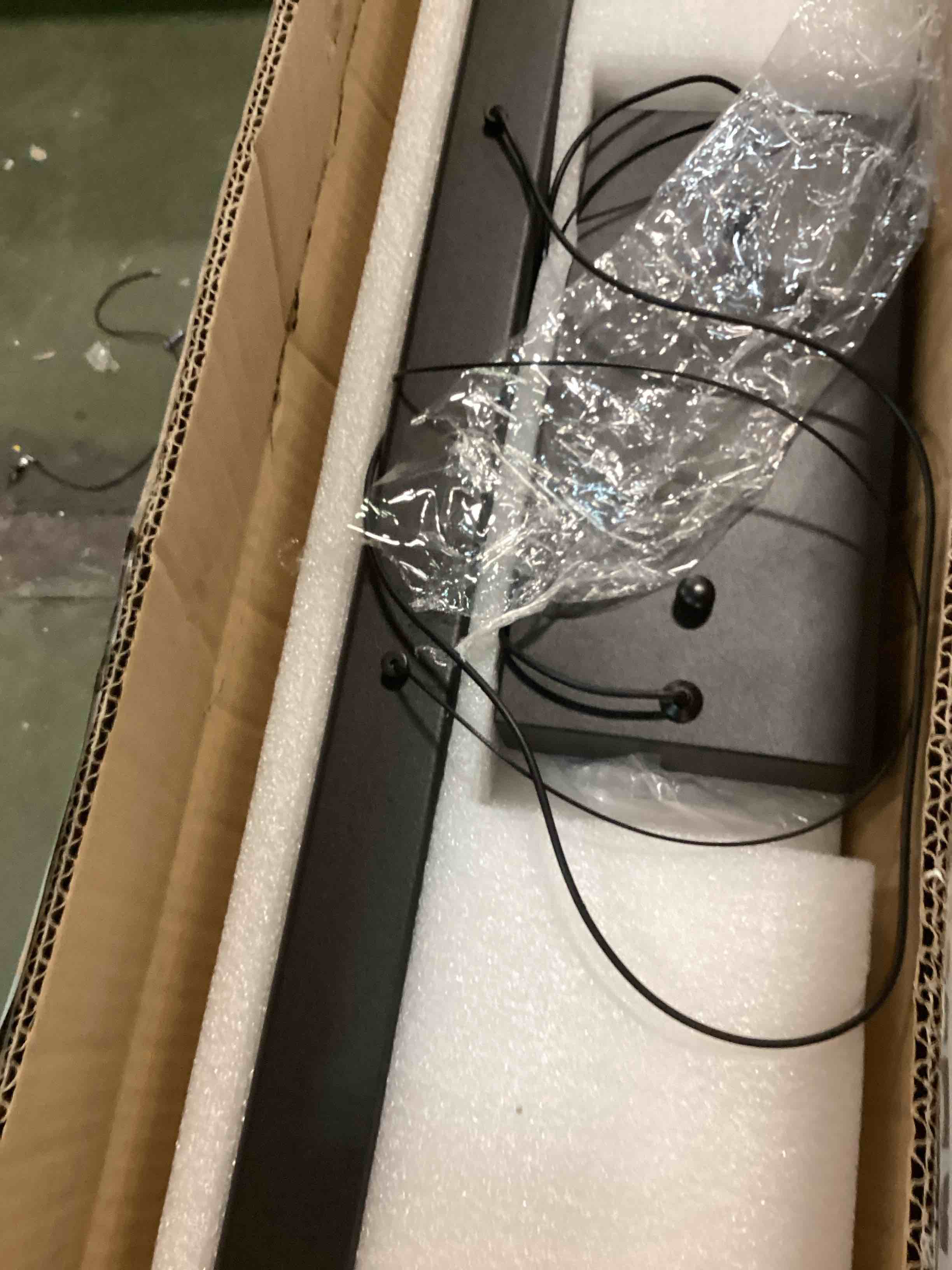 https://s3.amazonaws.com/lotting-images-prod/bidfta/BLU6507573_1717424836773.jpeg