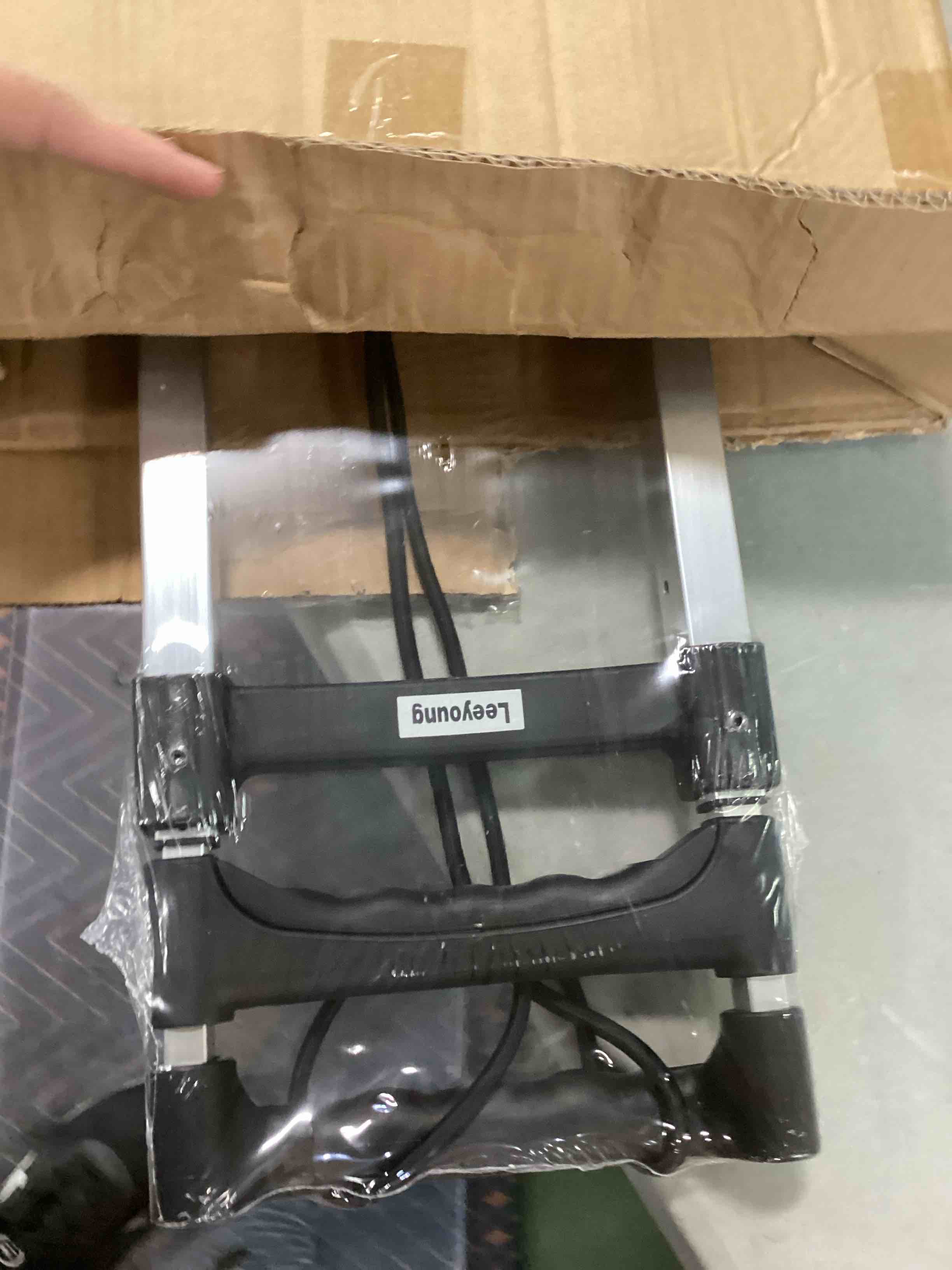 https://s3.amazonaws.com/lotting-images-prod/bidfta/BLU6507696_1717440286154.jpeg