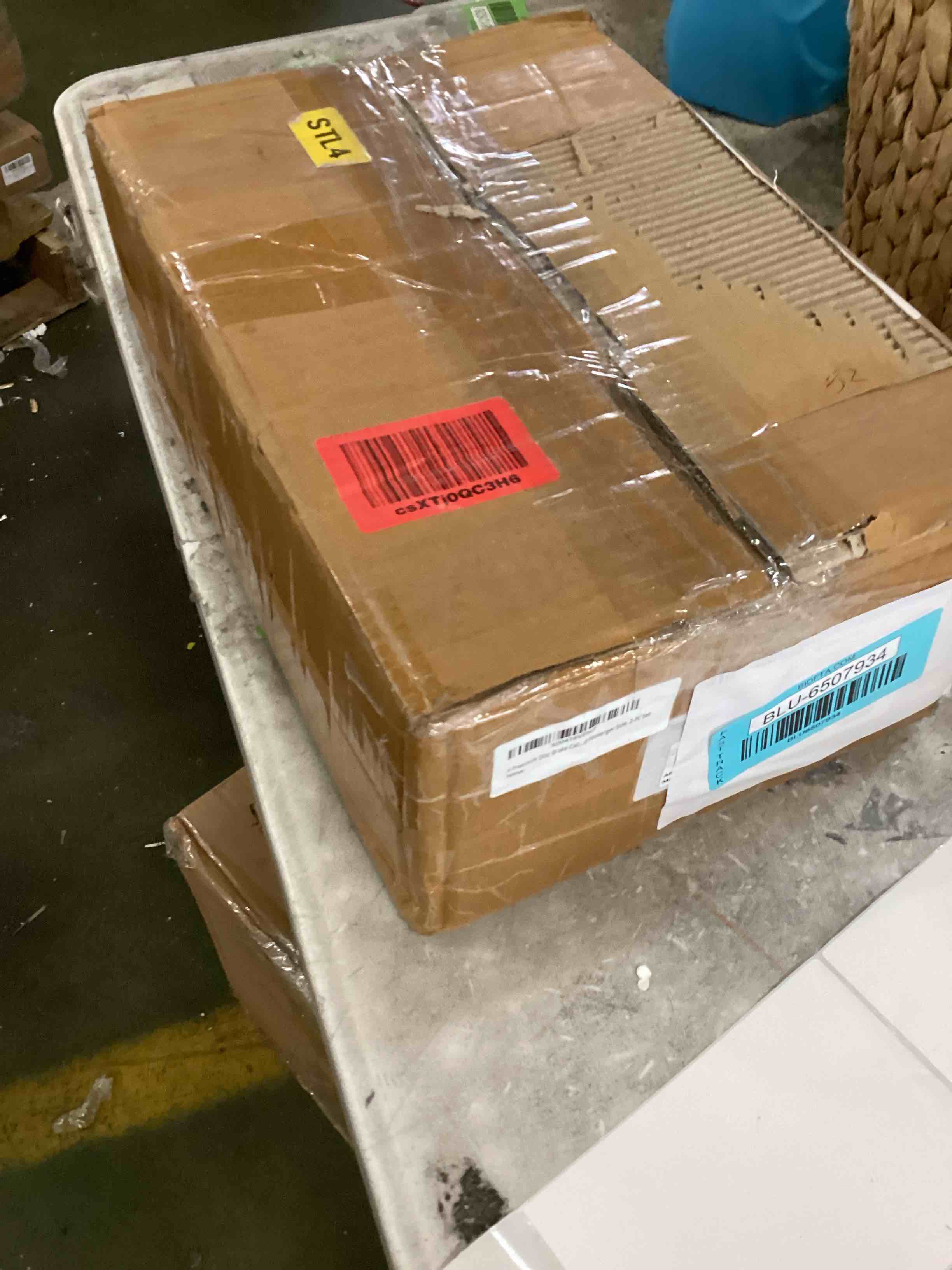 https://s3.amazonaws.com/lotting-images-prod/bidfta/BLU6507934_1717526154173.jpeg