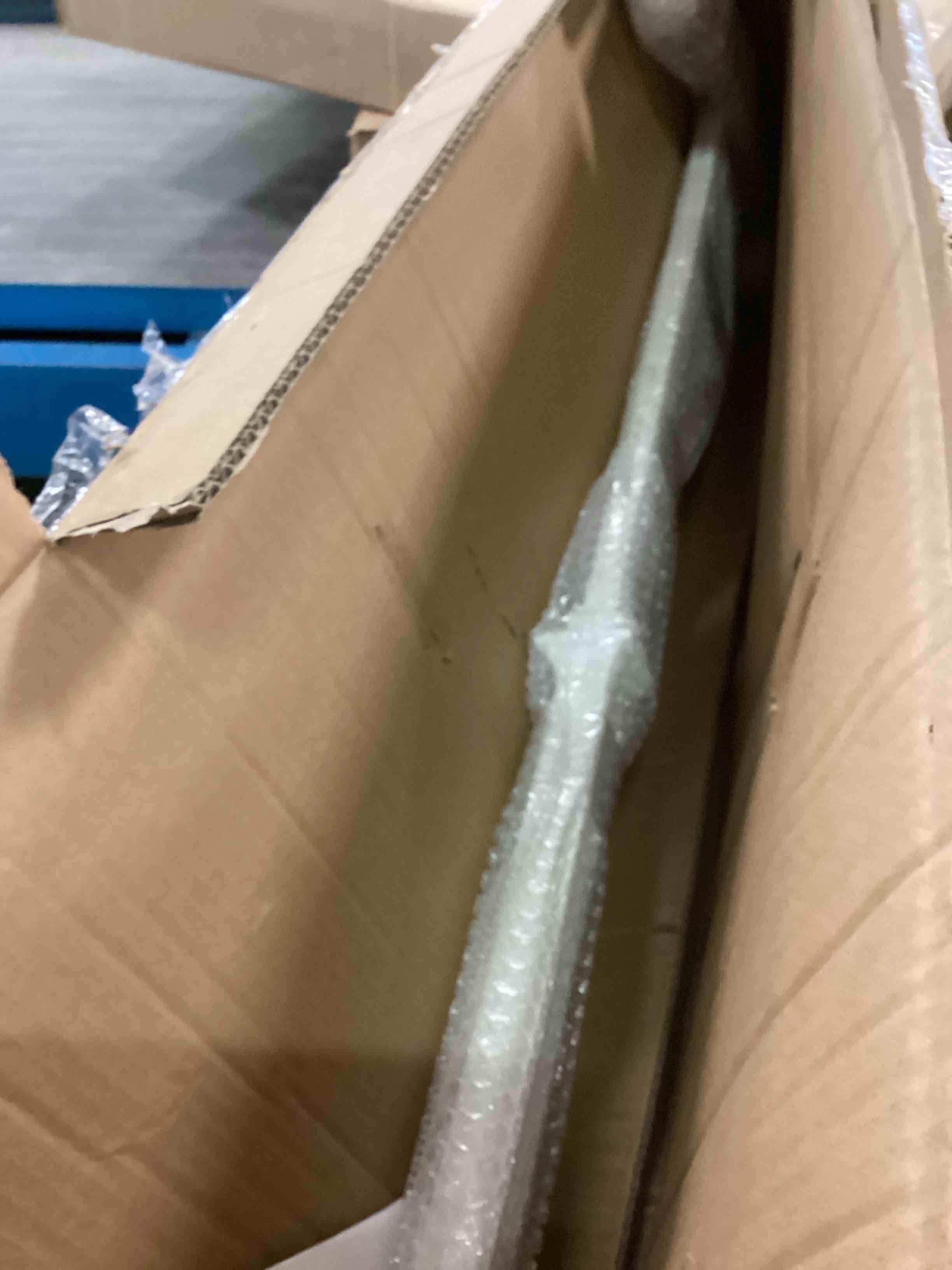 https://s3.amazonaws.com/lotting-images-prod/bidfta/BLU6507982_1717586963562.jpeg
