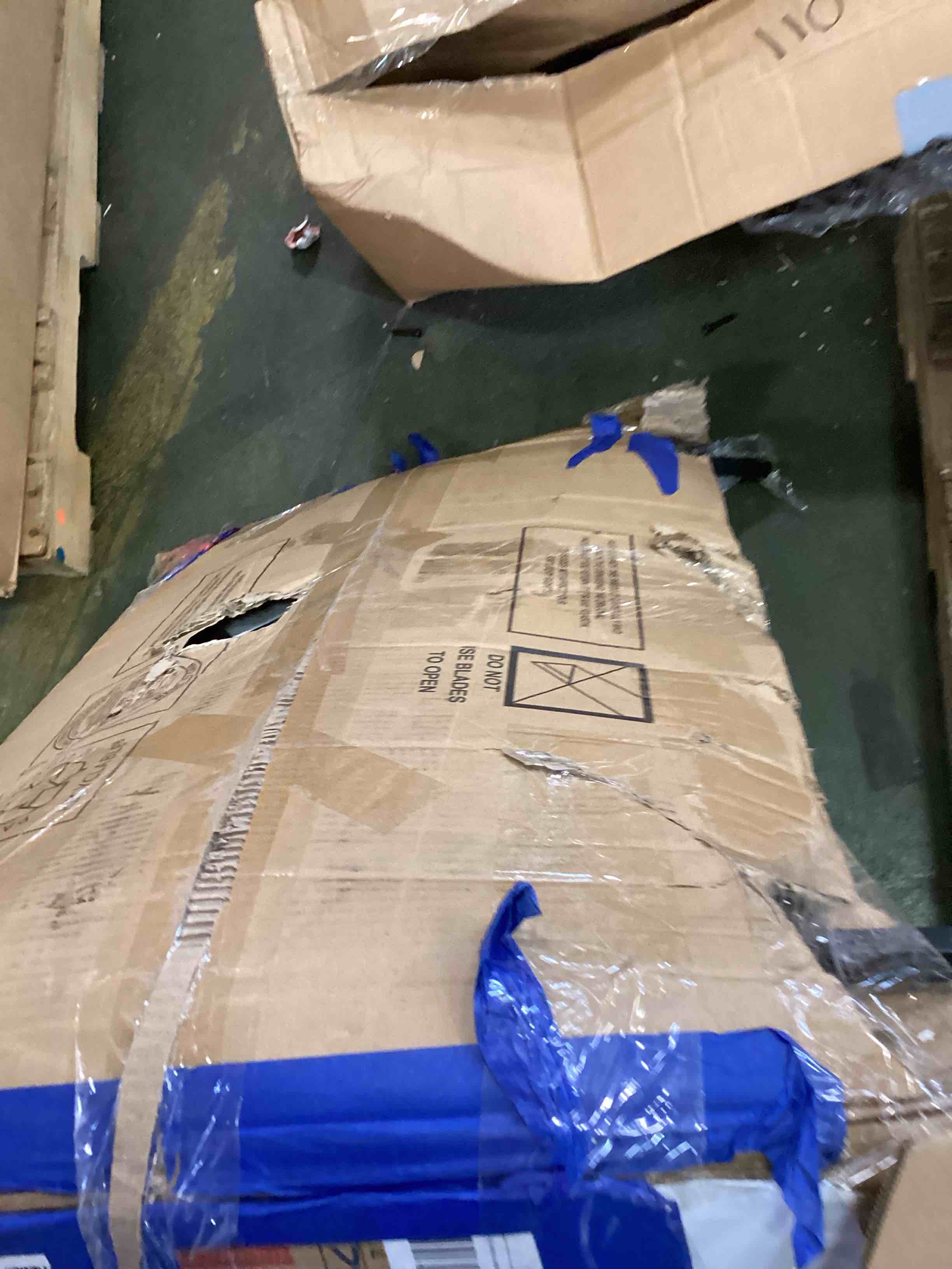https://s3.amazonaws.com/lotting-images-prod/bidfta/BLU6508153_1717610310695.jpeg