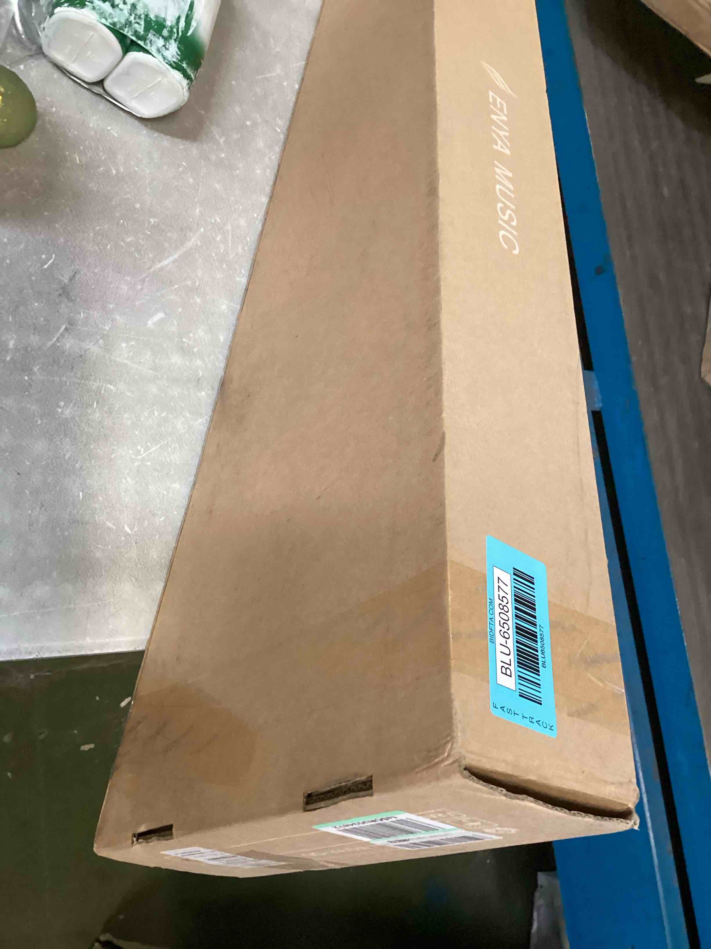 https://s3.amazonaws.com/lotting-images-prod/bidfta/BLU6508577_1717765299178.jpeg