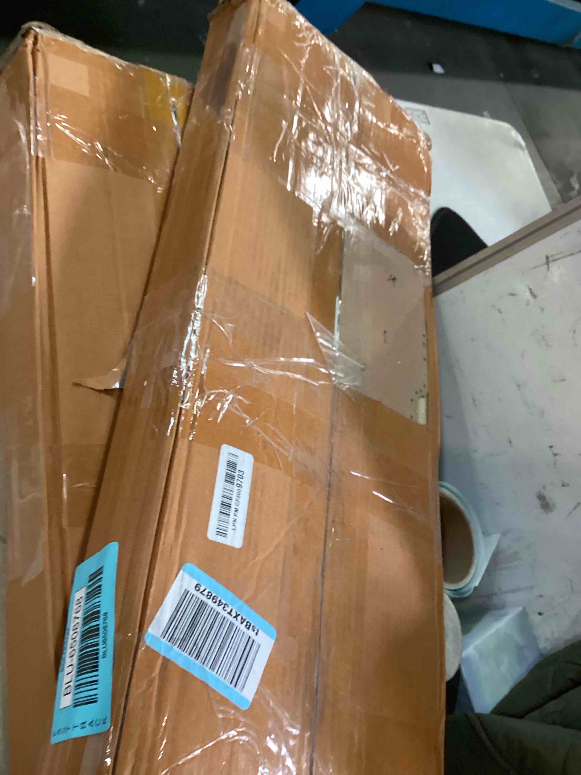 https://s3.amazonaws.com/lotting-images-prod/bidfta/BLU6508769_1718029715337.jpeg