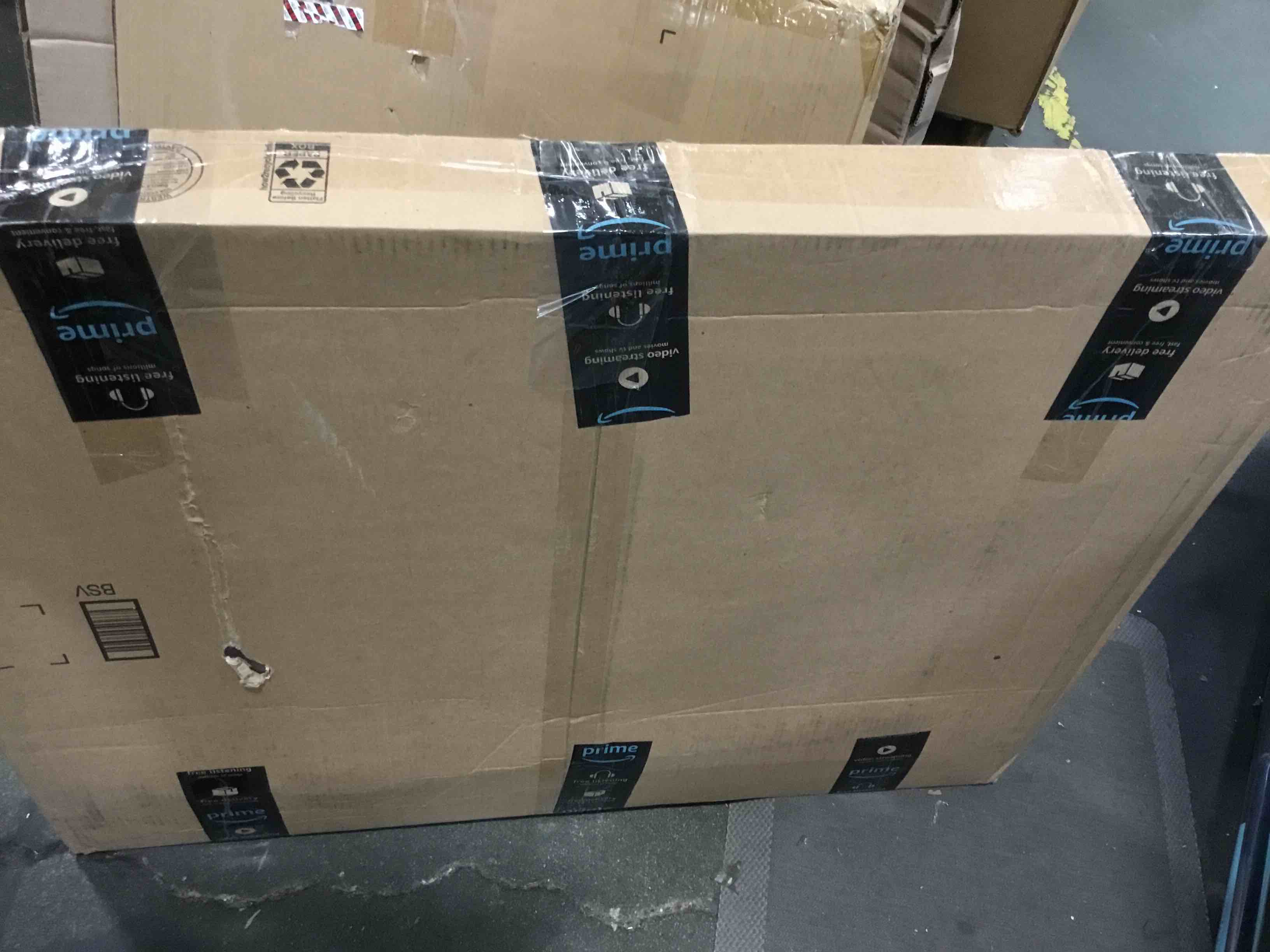 https://s3.amazonaws.com/lotting-images-prod/bidfta/BLU6509249_1718039830597.jpeg