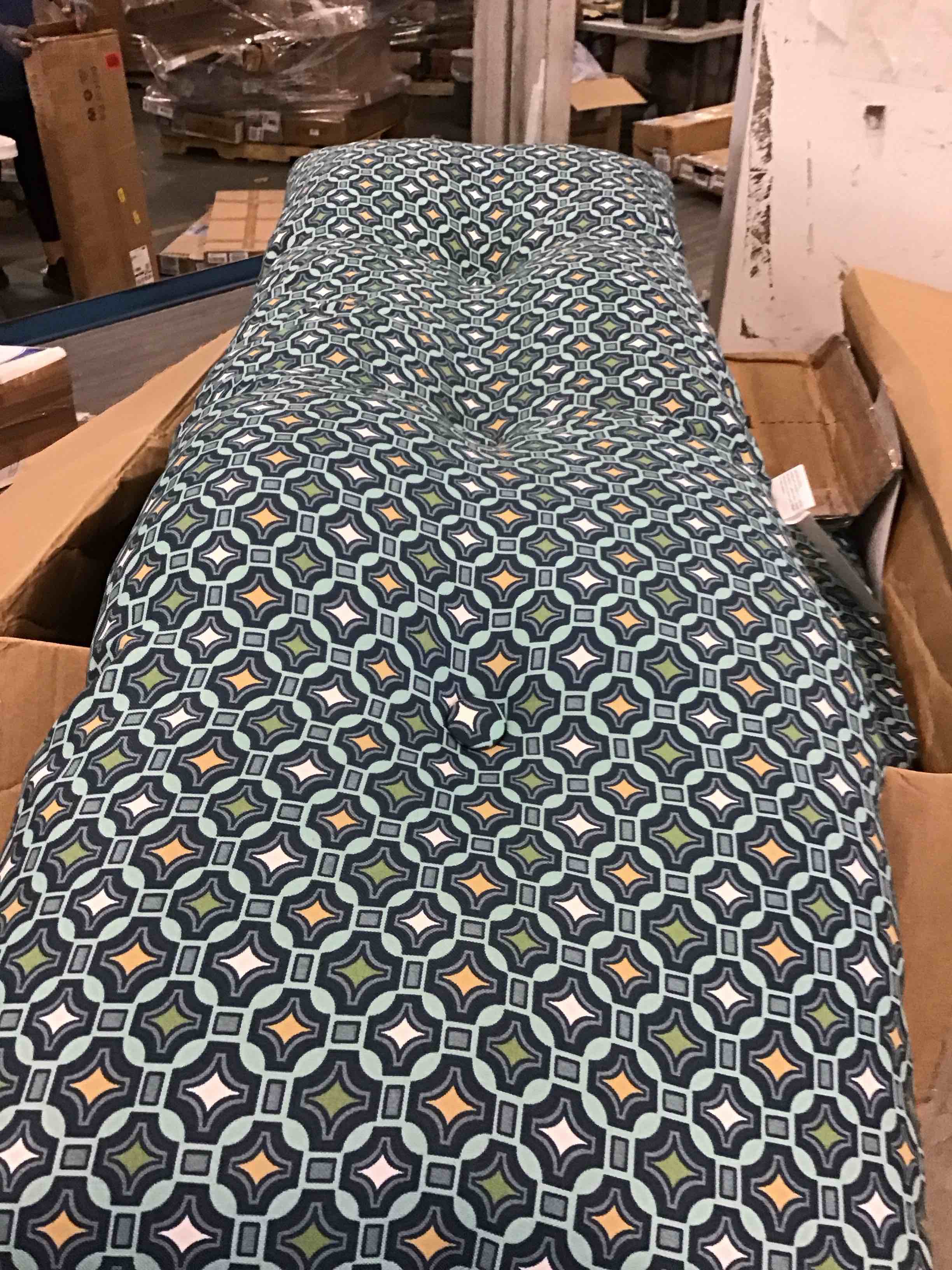 https://s3.amazonaws.com/lotting-images-prod/bidfta/BLU6509804_1718283151172.jpeg