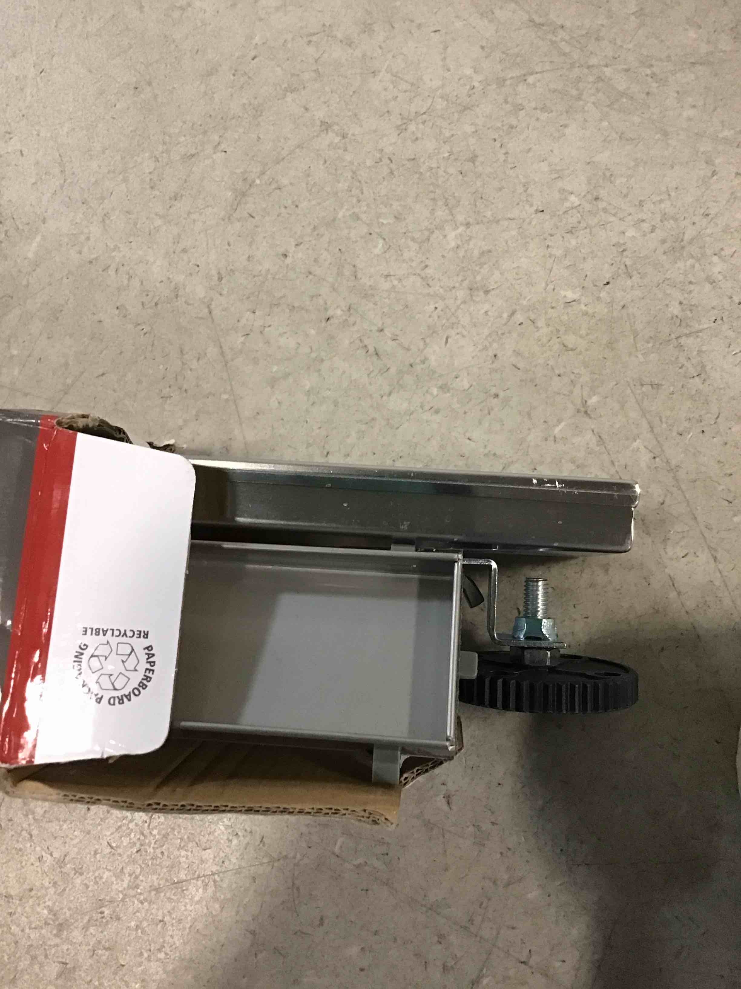 https://s3.amazonaws.com/lotting-images-prod/bidfta/BLU6509912_1718295375418.jpeg