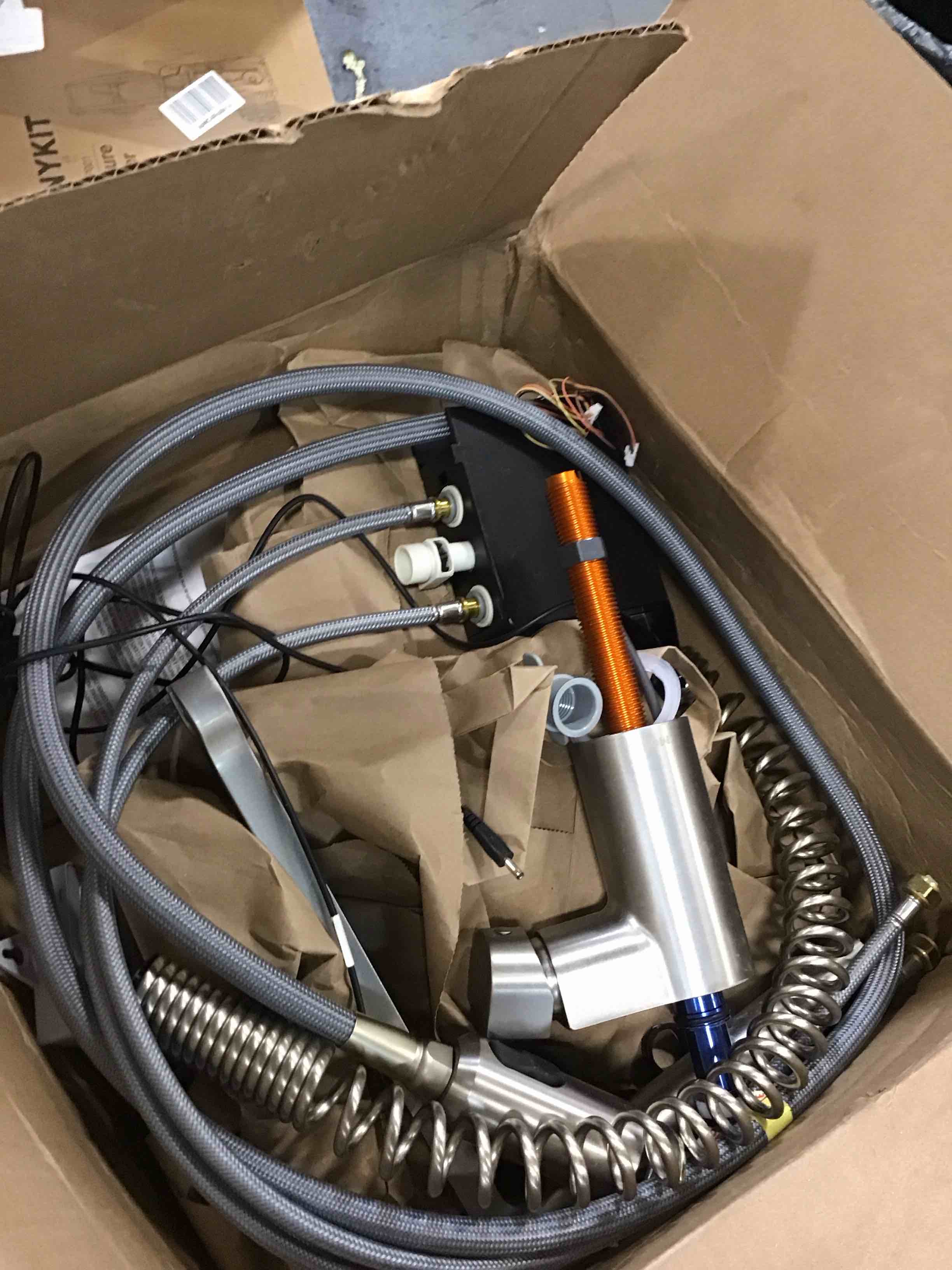 https://s3.amazonaws.com/lotting-images-prod/bidfta/BLU6510143_1718380569363.jpeg