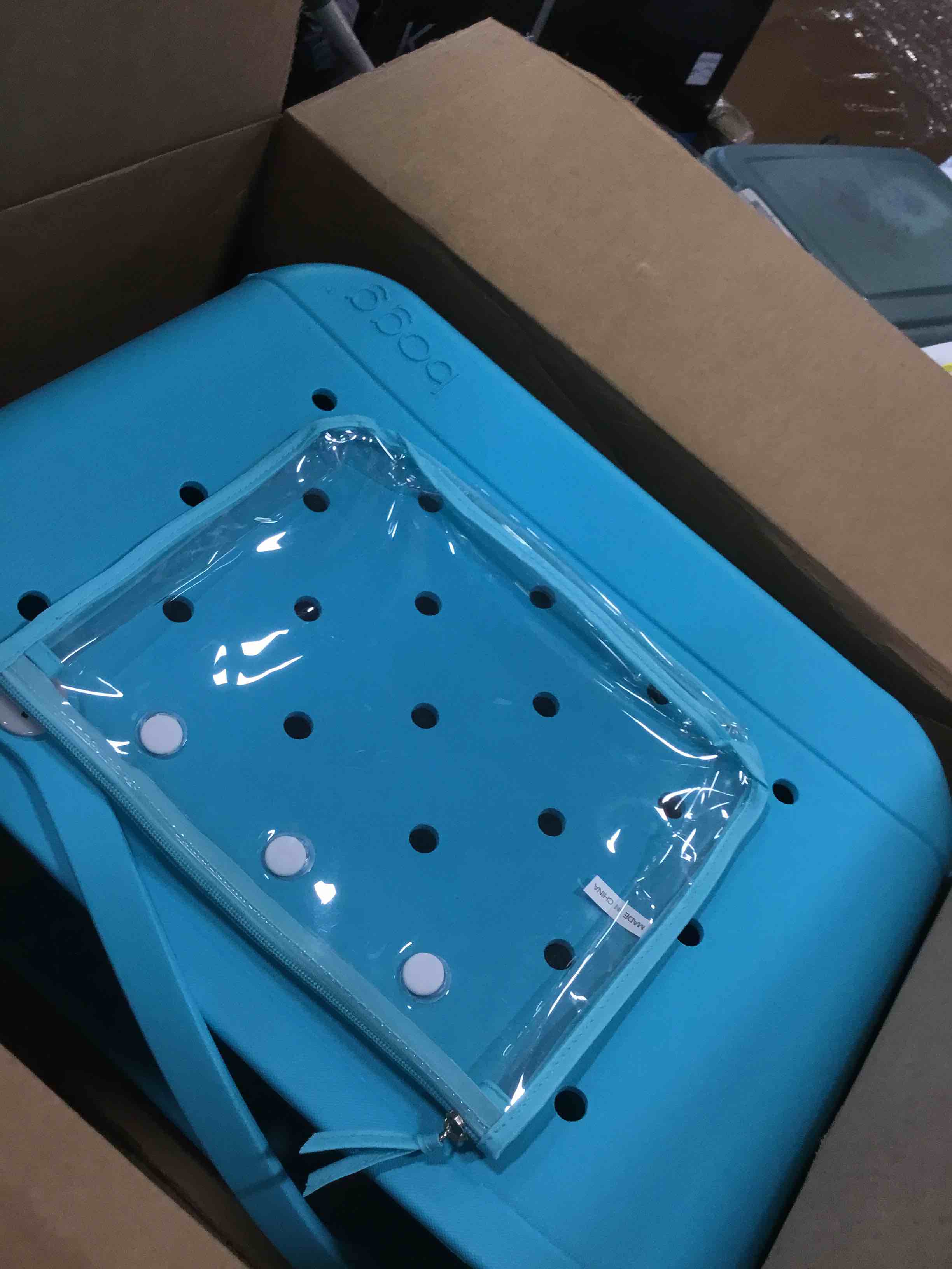 https://s3.amazonaws.com/lotting-images-prod/bidfta/BLU6510319_1718542579751.jpeg