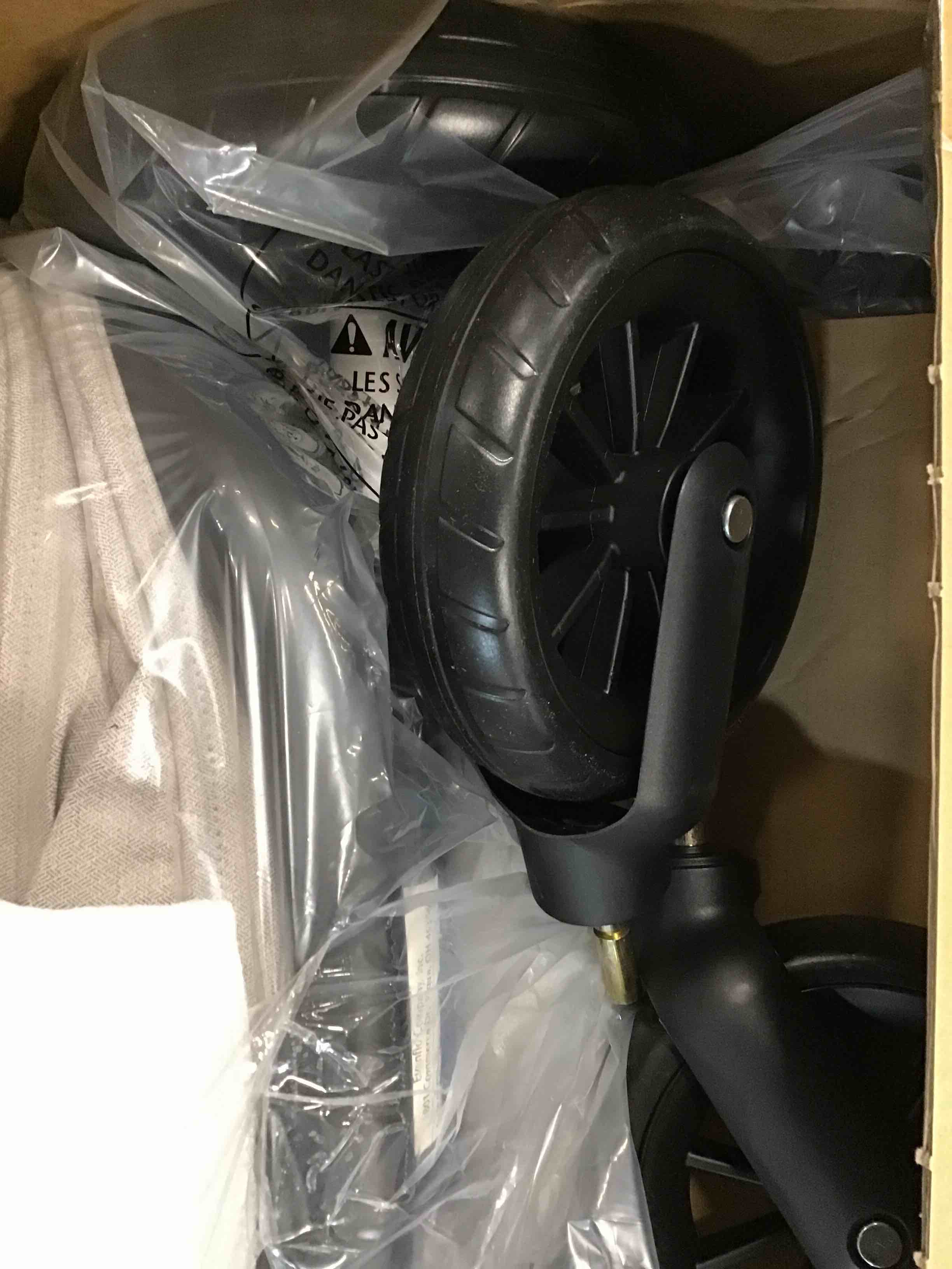 https://s3.amazonaws.com/lotting-images-prod/bidfta/BLU6512640_1719276452889.jpeg