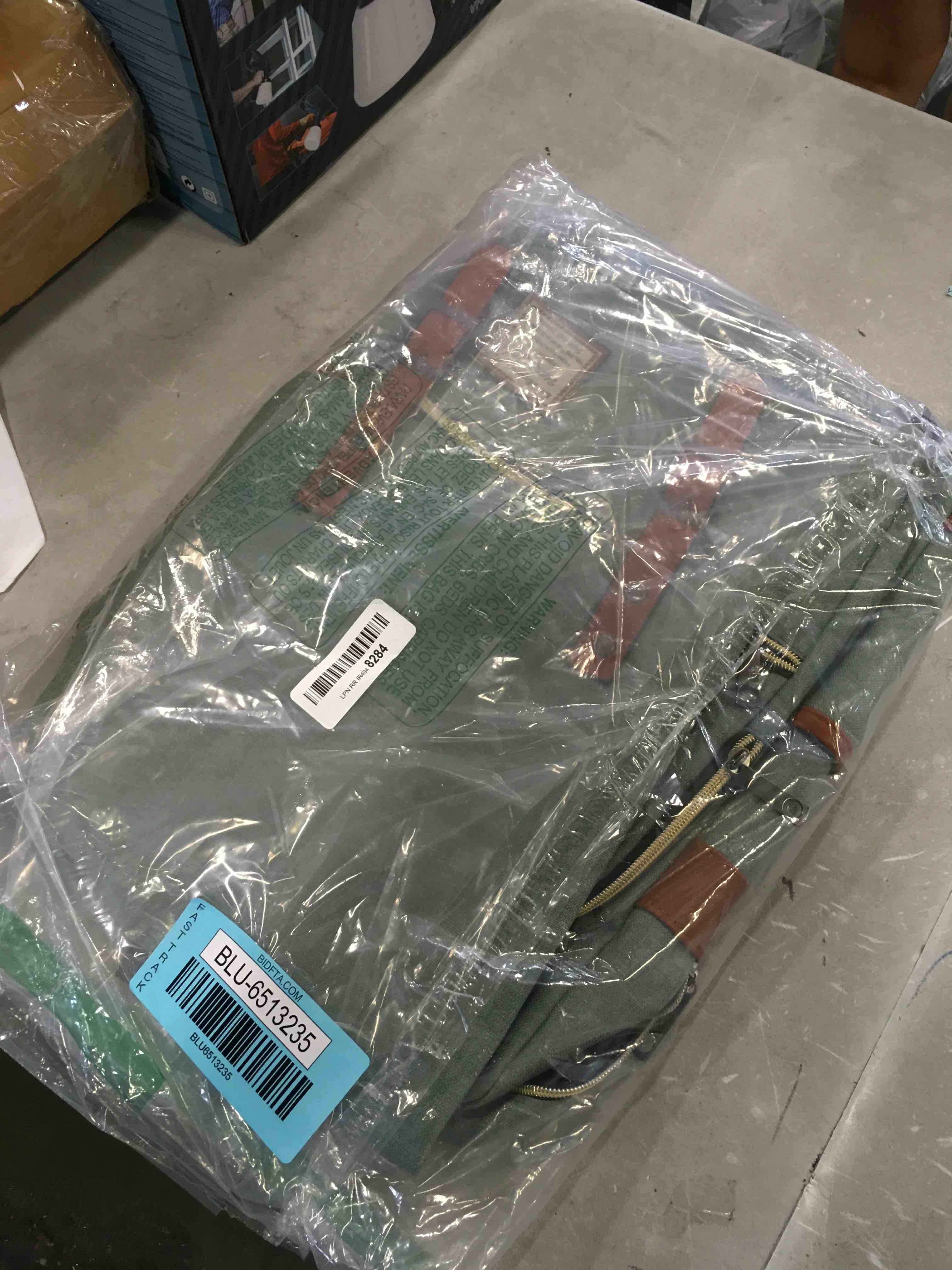 https://s3.amazonaws.com/lotting-images-prod/bidfta/BLU6513235_1719417304559.jpeg