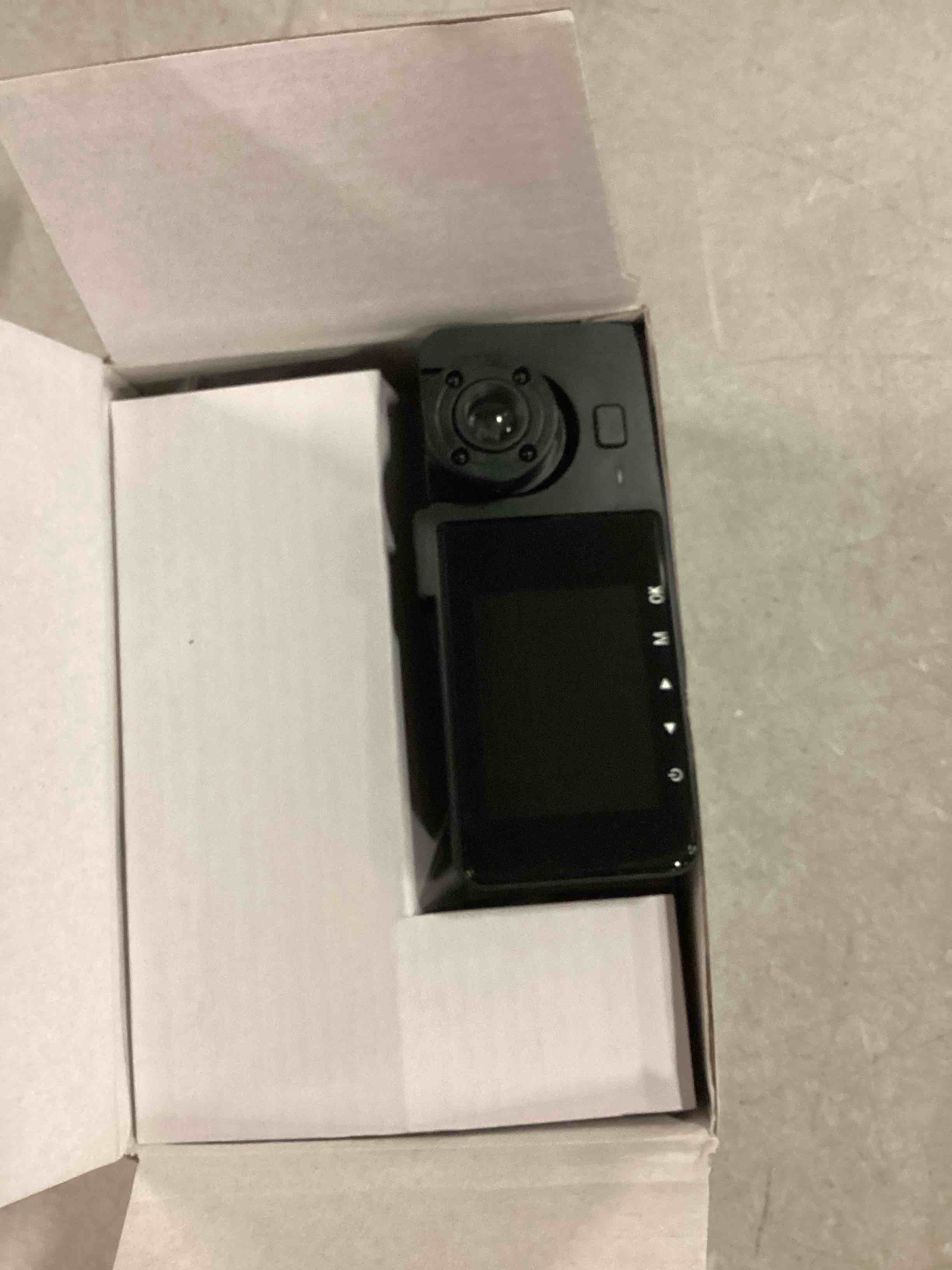 https://s3.amazonaws.com/lotting-images-prod/bidfta/BLU6513679_1718394035323.jpeg