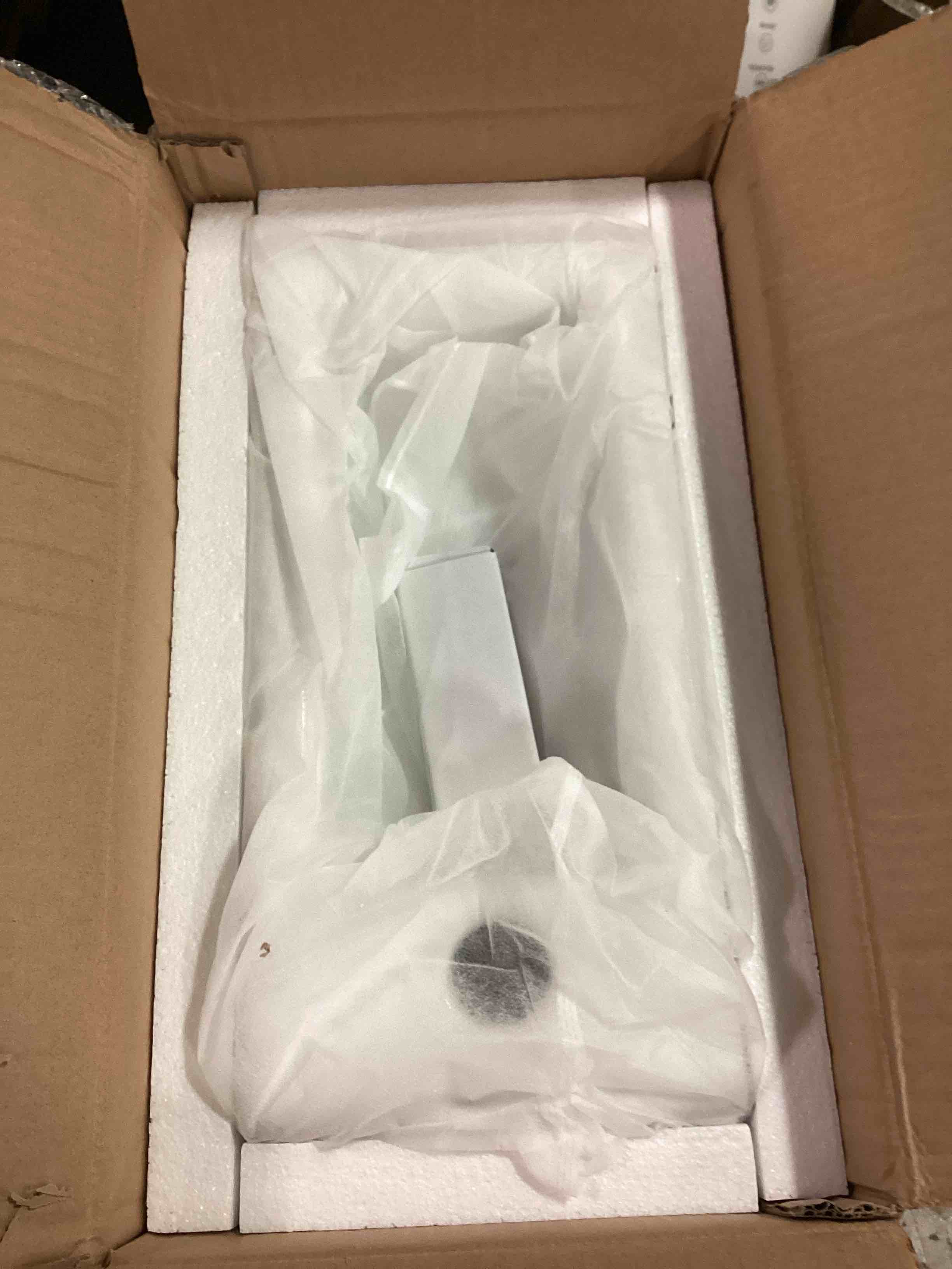 https://s3.amazonaws.com/lotting-images-prod/bidfta/BLU6513686_1718394600259.jpeg