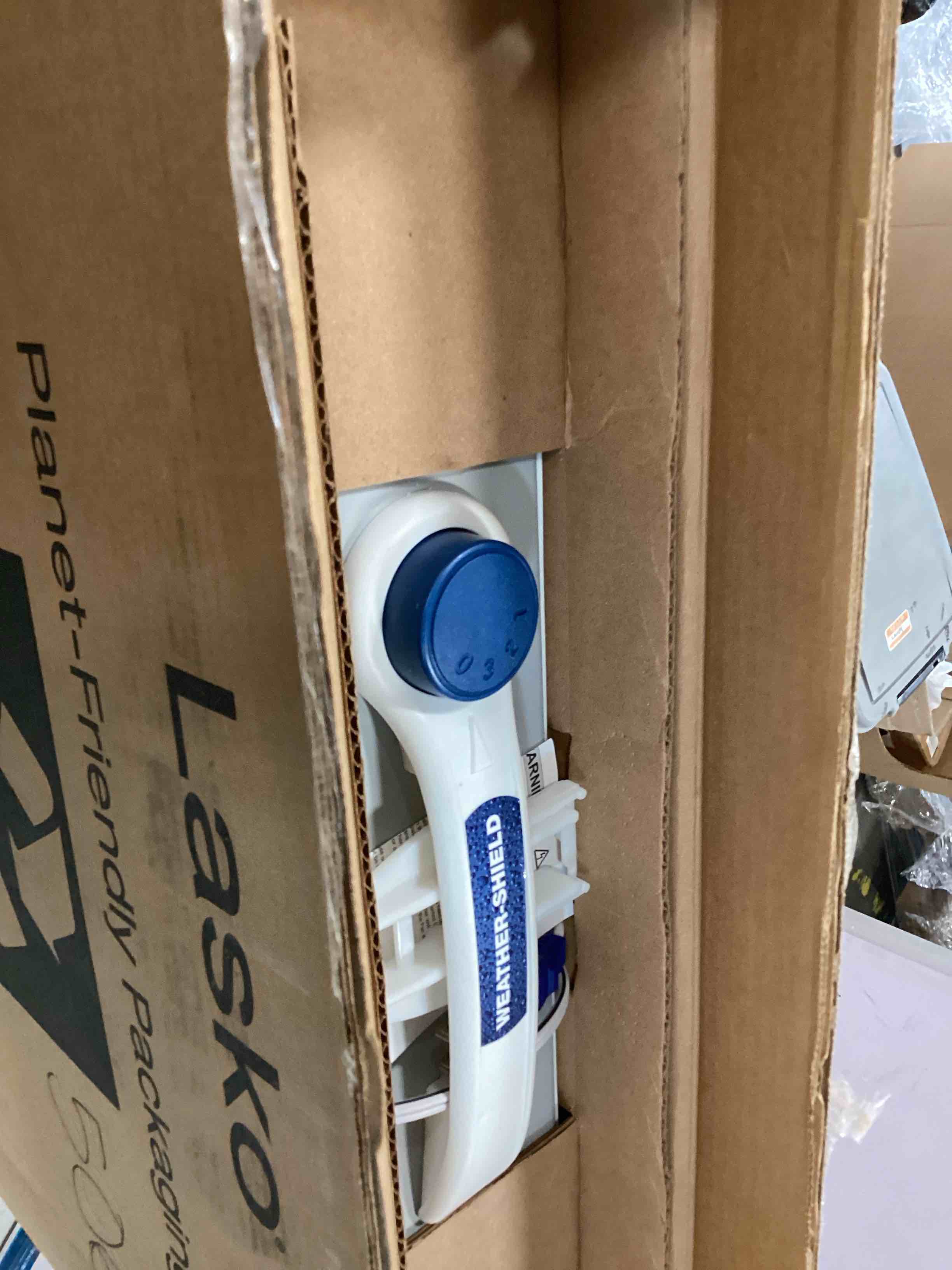 https://s3.amazonaws.com/lotting-images-prod/bidfta/BLU6516919_1718641483267.jpeg