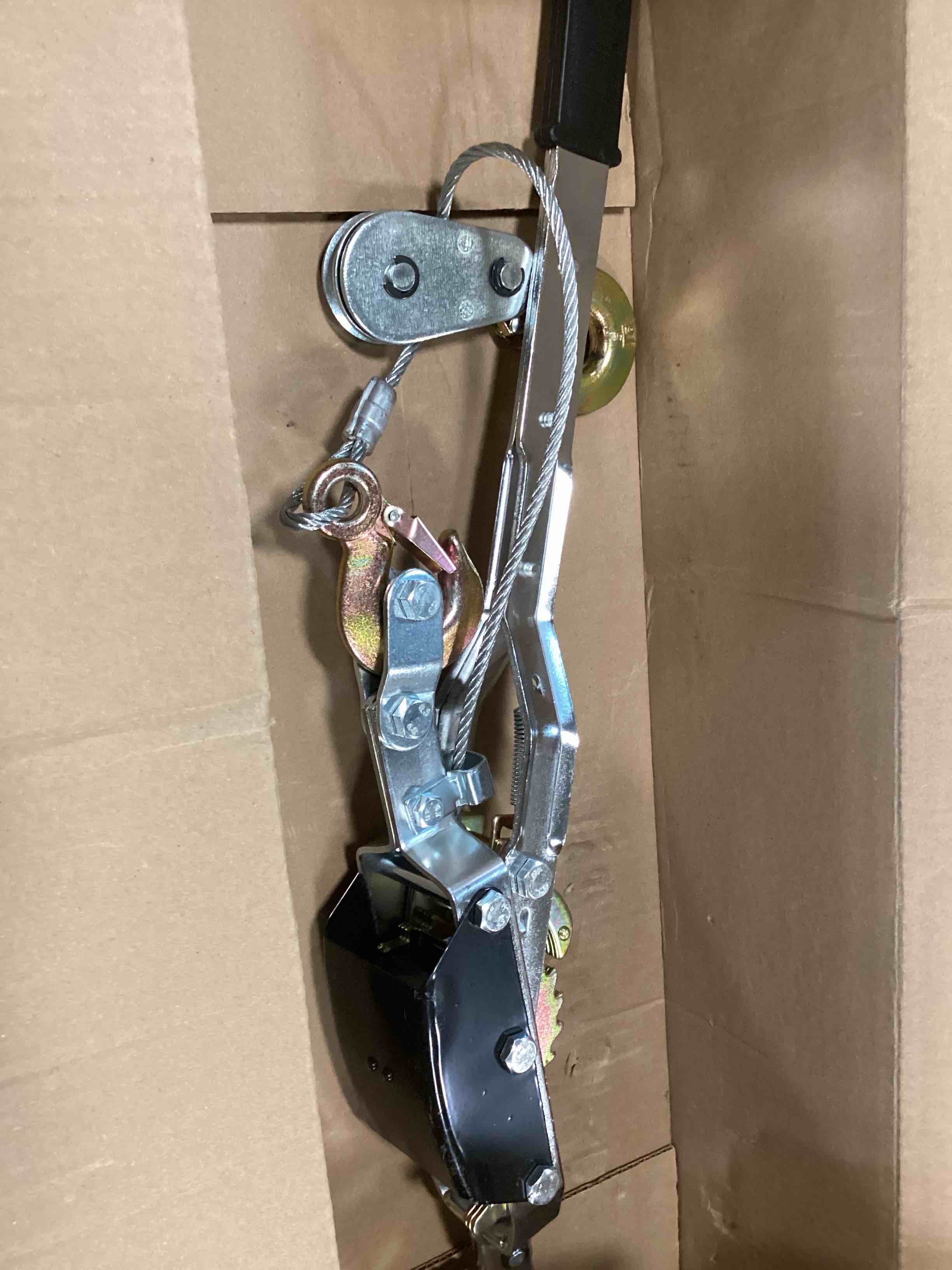 https://s3.amazonaws.com/lotting-images-prod/bidfta/BLU6517074_1718718548469.jpeg