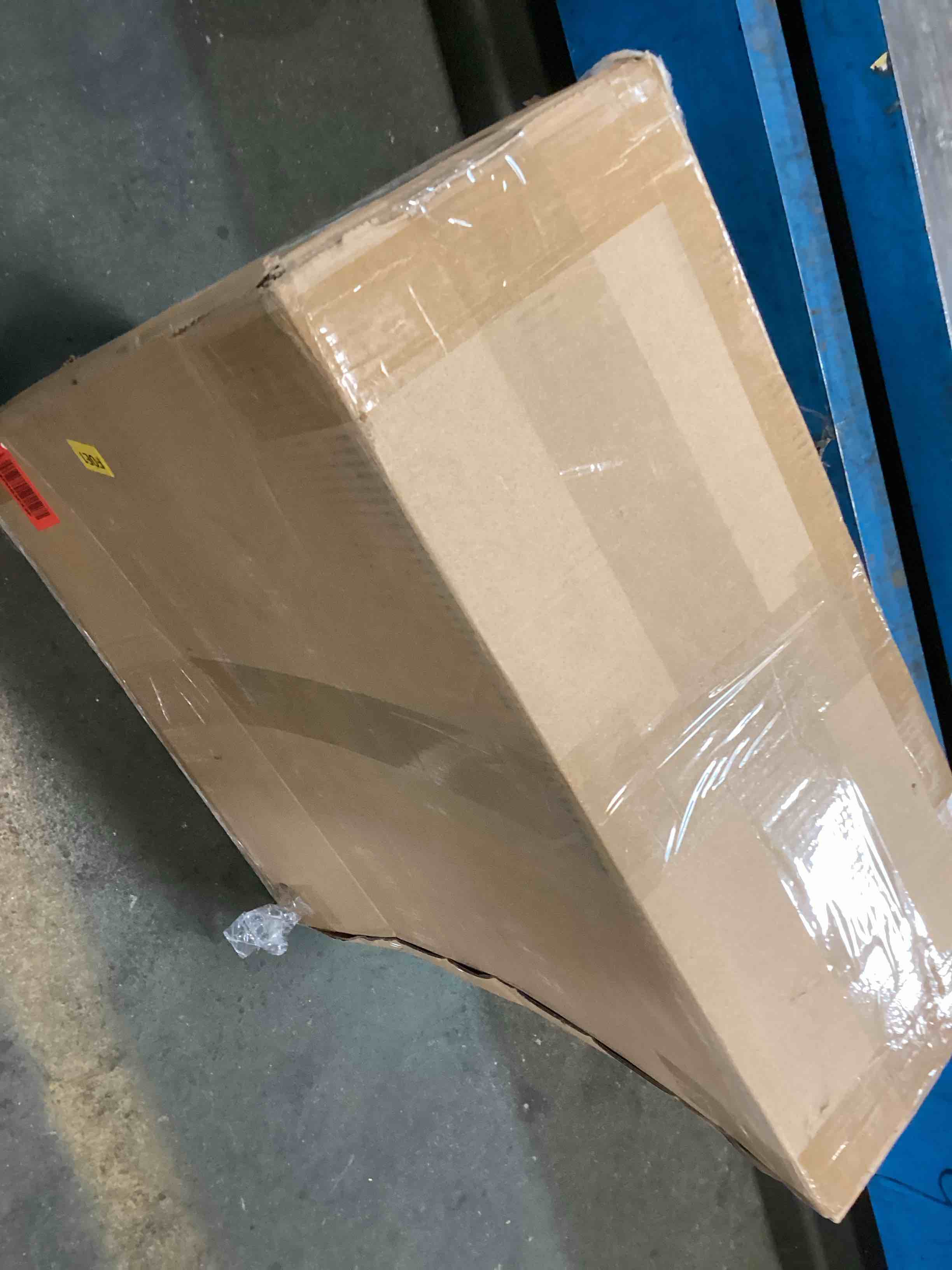 https://s3.amazonaws.com/lotting-images-prod/bidfta/BLU6517330_1718812619536.jpeg