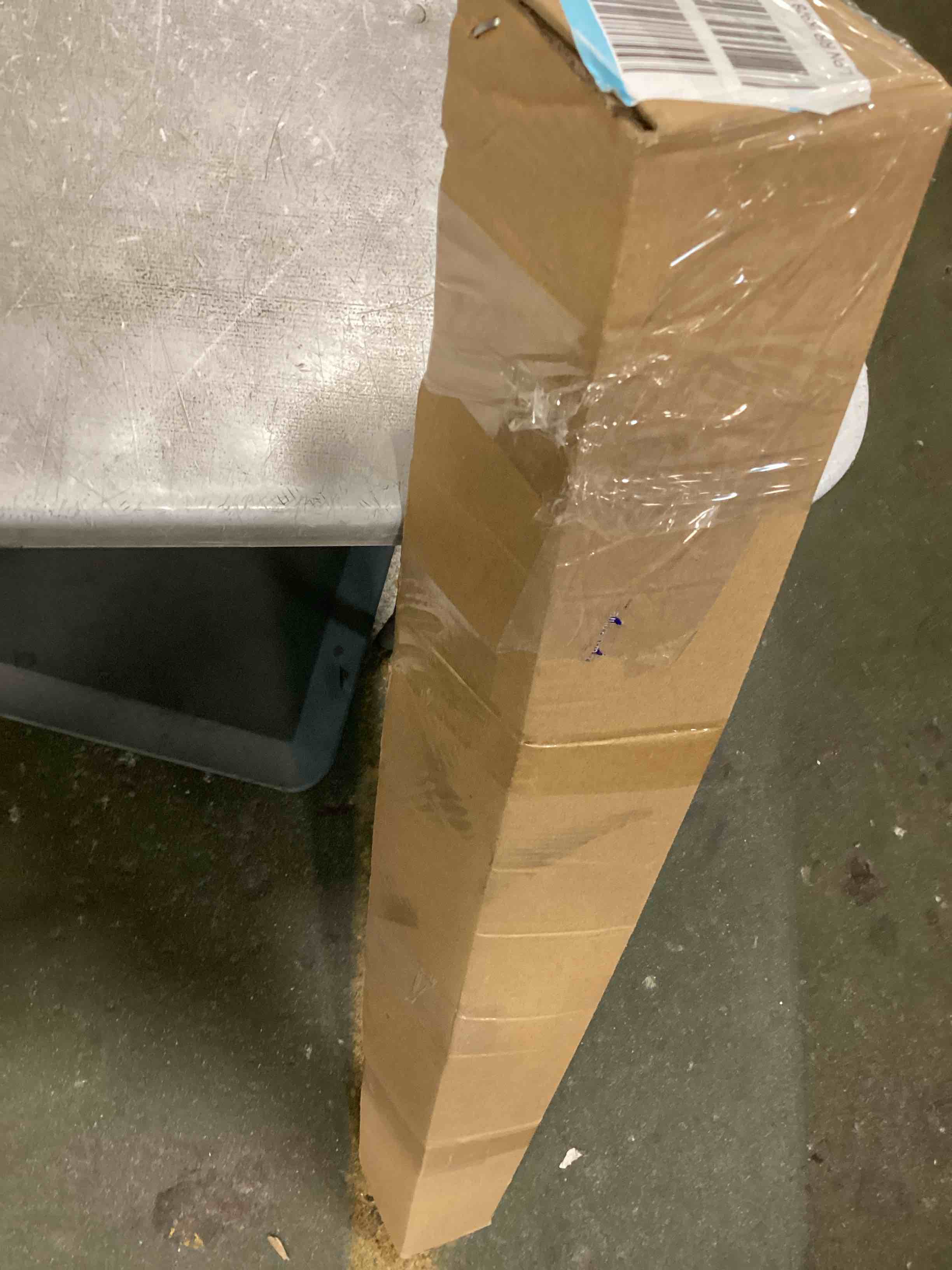 https://s3.amazonaws.com/lotting-images-prod/bidfta/BLU6517599_1718968666810.jpeg