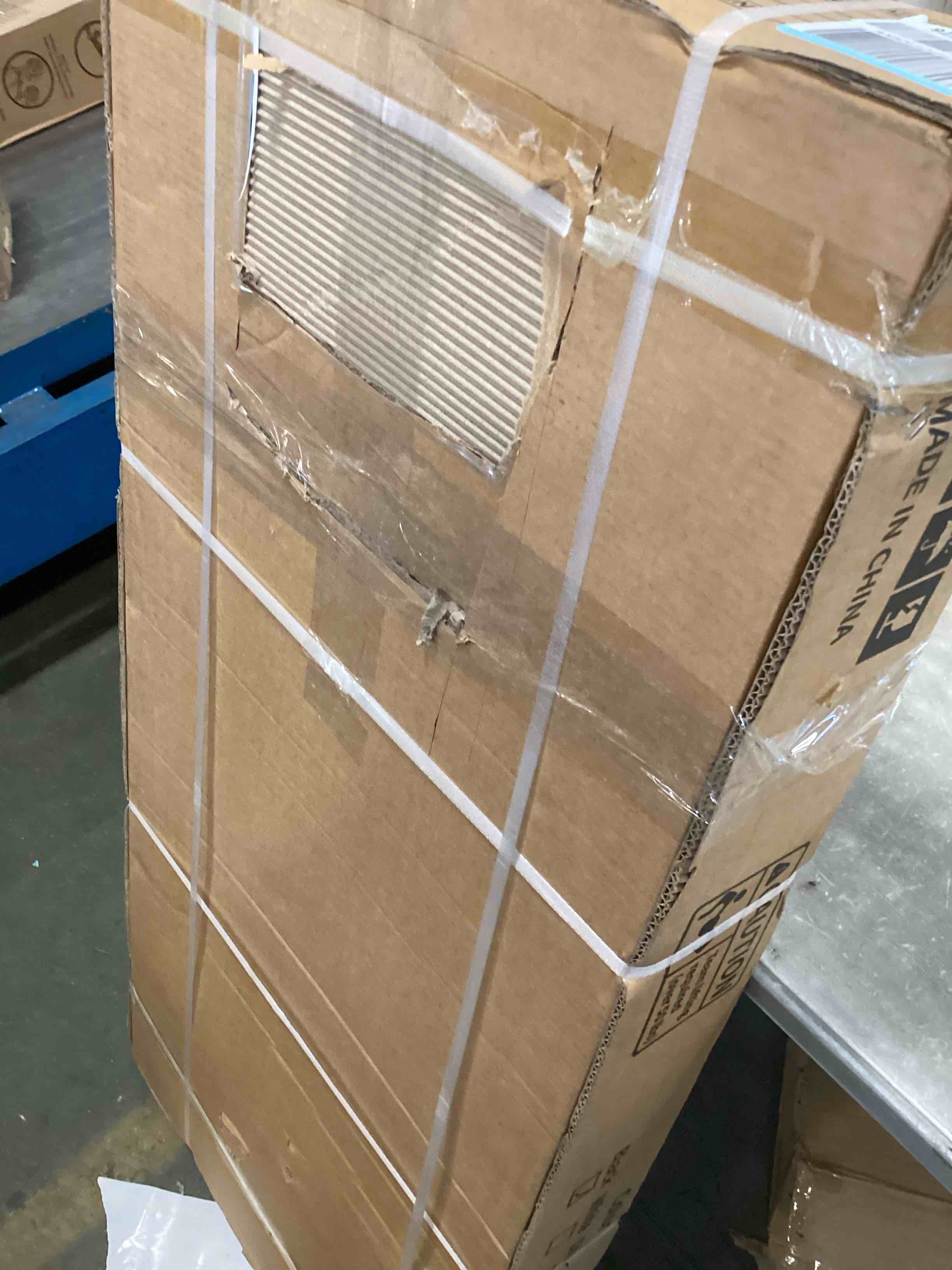 https://s3.amazonaws.com/lotting-images-prod/bidfta/BLU6517845_1719232533808.jpeg
