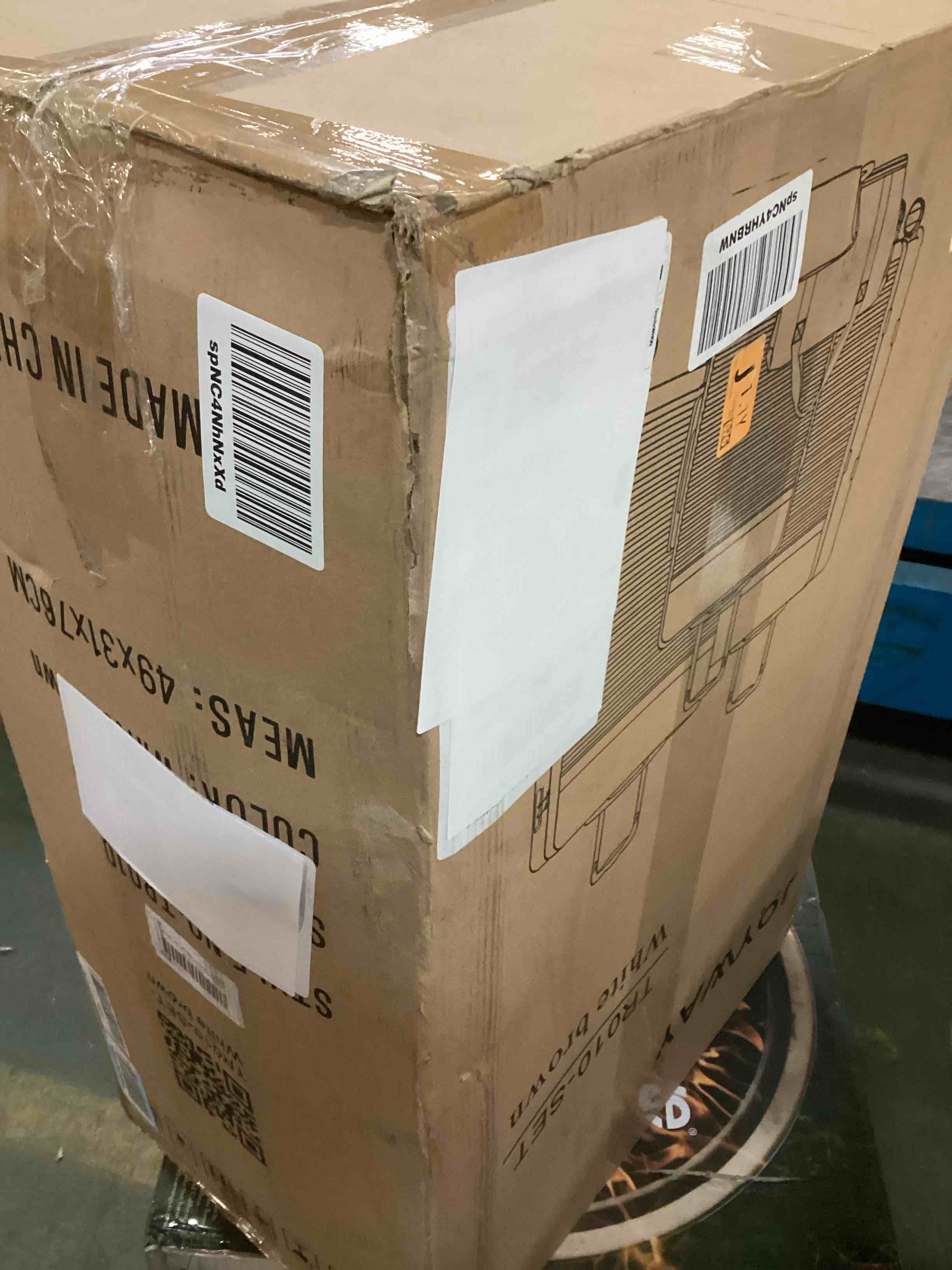https://s3.amazonaws.com/lotting-images-prod/bidfta/BLU6517983_1718464035321.jpeg