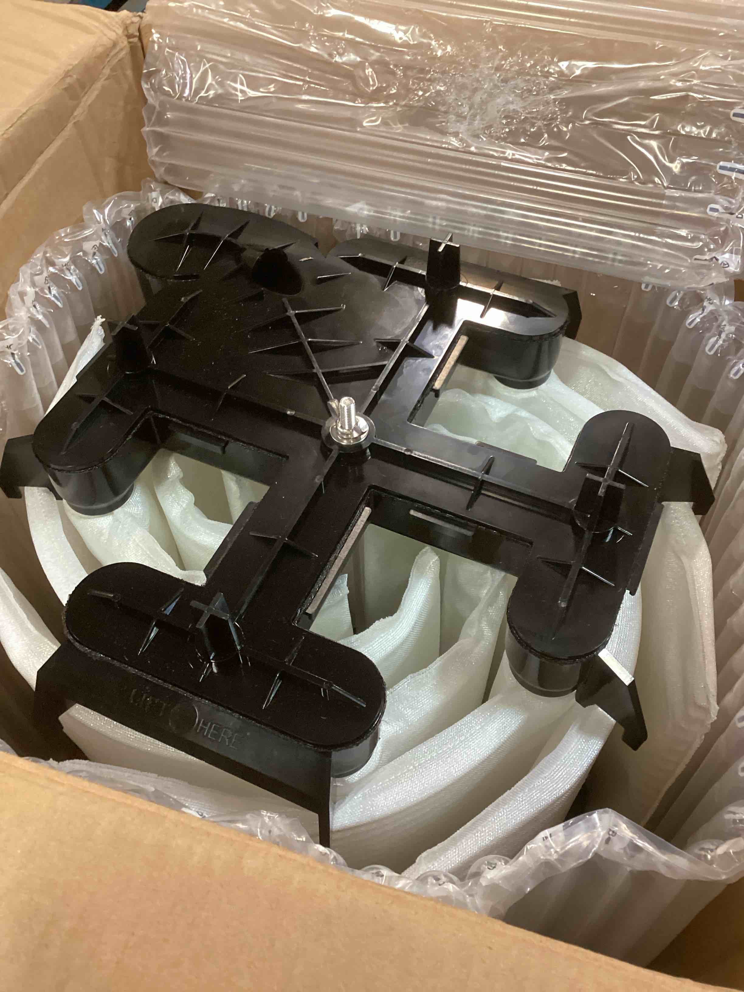 https://s3.amazonaws.com/lotting-images-prod/bidfta/BLU6518009_1718467689961.jpeg