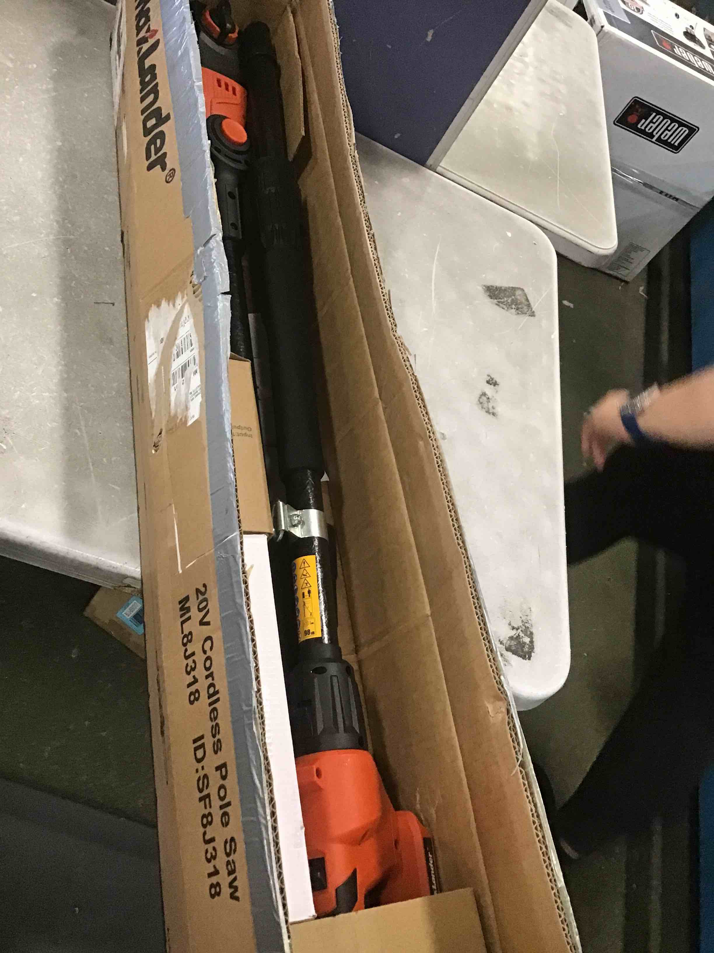 https://s3.amazonaws.com/lotting-images-prod/bidfta/BLU6518080_1718905842855.jpeg