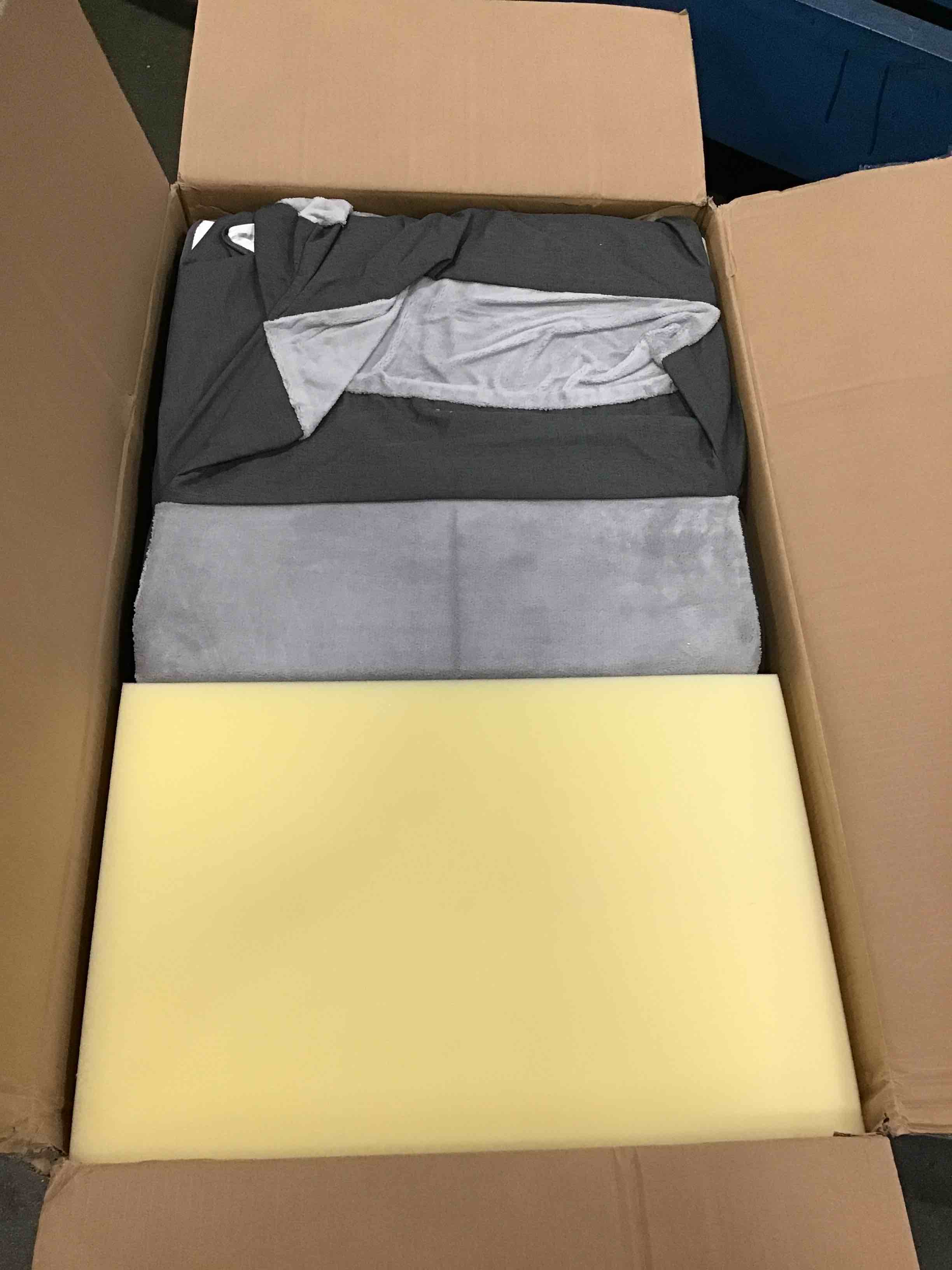 https://s3.amazonaws.com/lotting-images-prod/bidfta/BLU6518292_1718941812908.jpeg