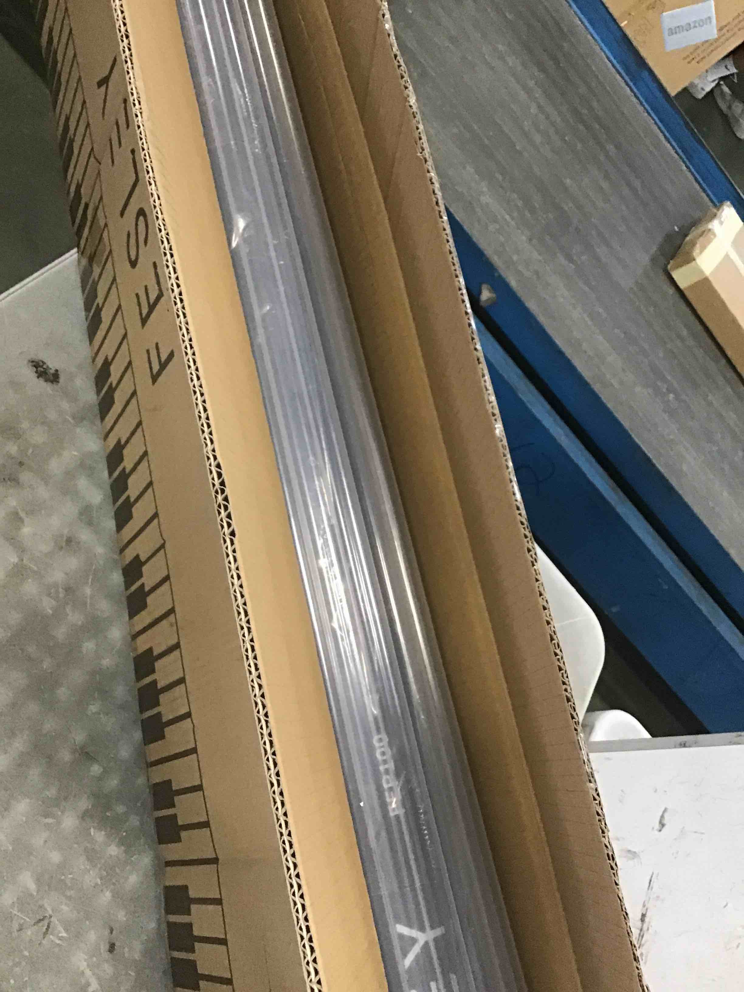 https://s3.amazonaws.com/lotting-images-prod/bidfta/BLU6518453_1718985905431.jpeg