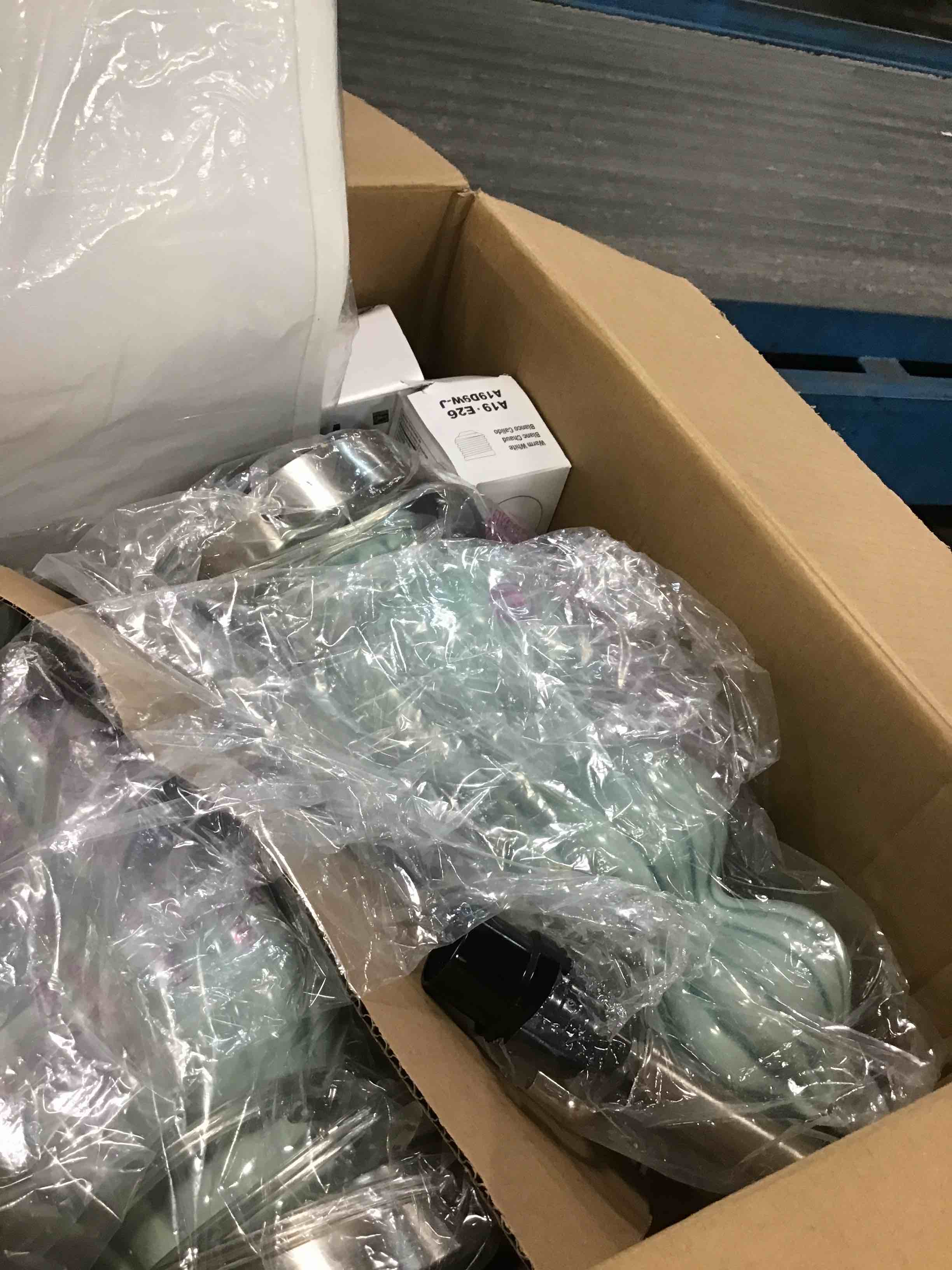 https://s3.amazonaws.com/lotting-images-prod/bidfta/BLU6518594_1719013579422.jpeg