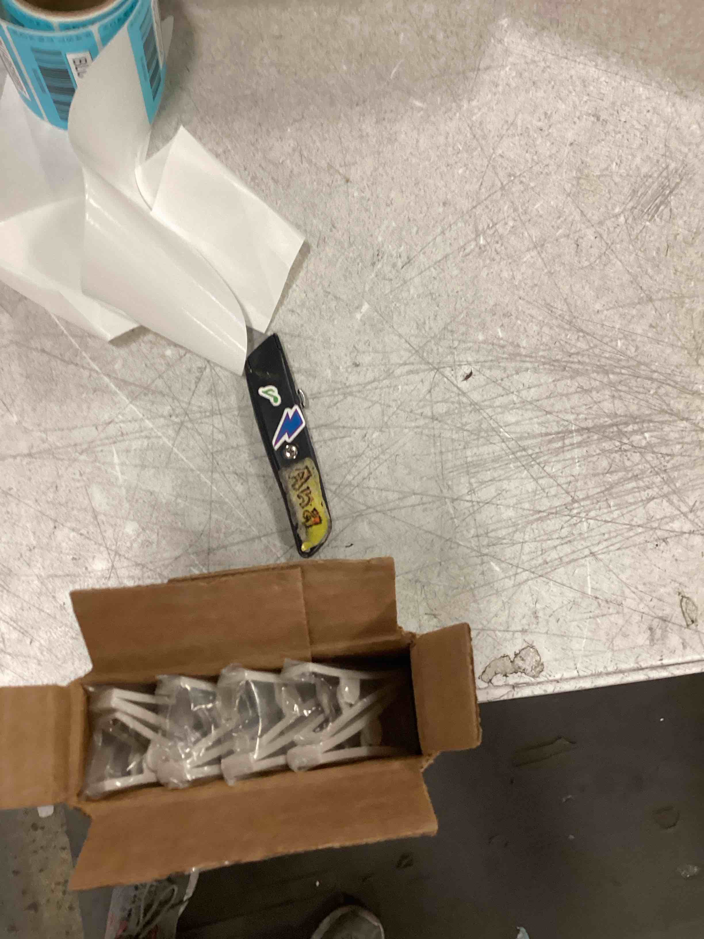 https://s3.amazonaws.com/lotting-images-prod/bidfta/BLU6519391_1719439129853.jpeg