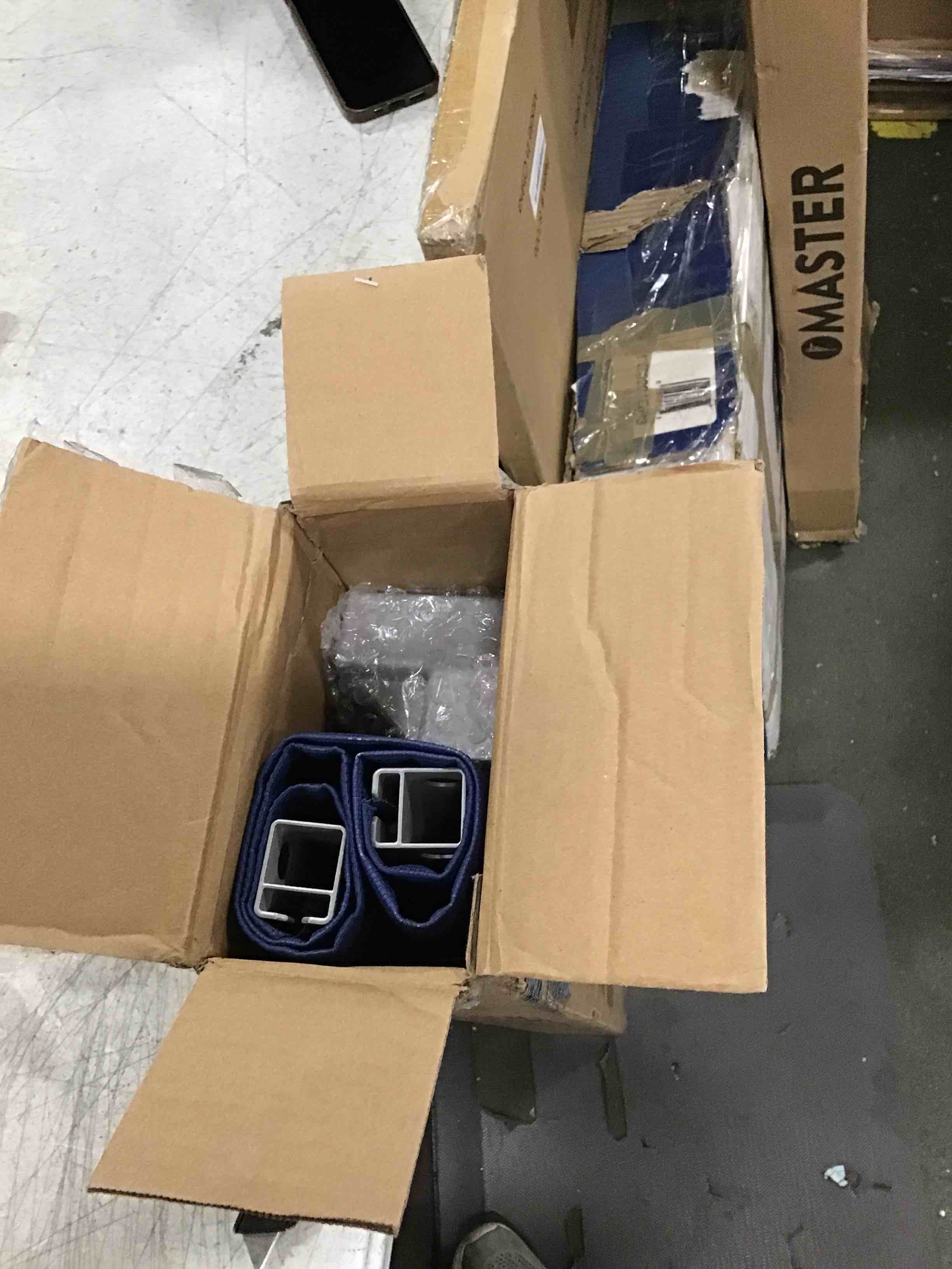 https://s3.amazonaws.com/lotting-images-prod/bidfta/BLU6519404_1719442333755.jpeg
