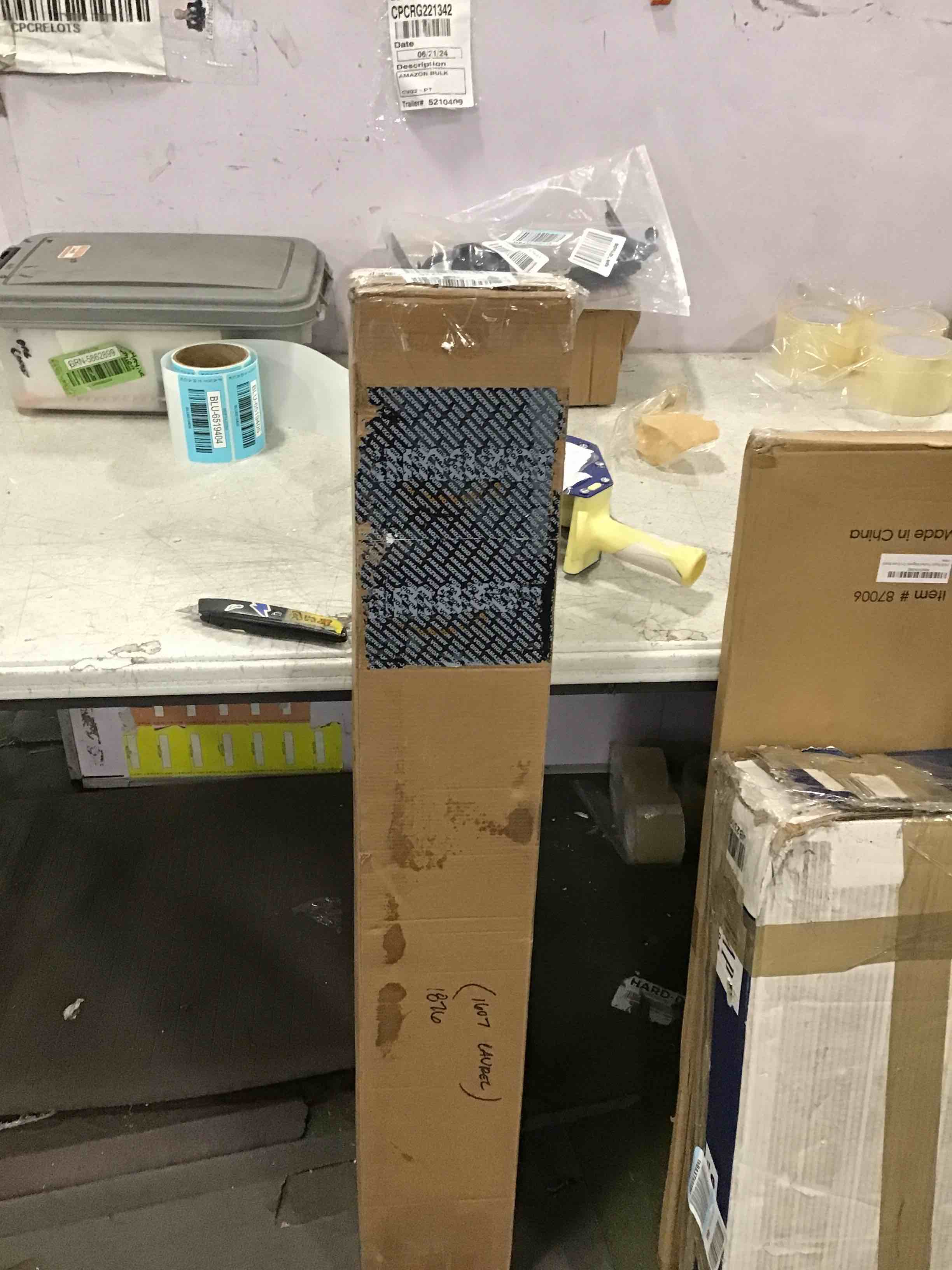 https://s3.amazonaws.com/lotting-images-prod/bidfta/BLU6519404_1719442367786.jpeg