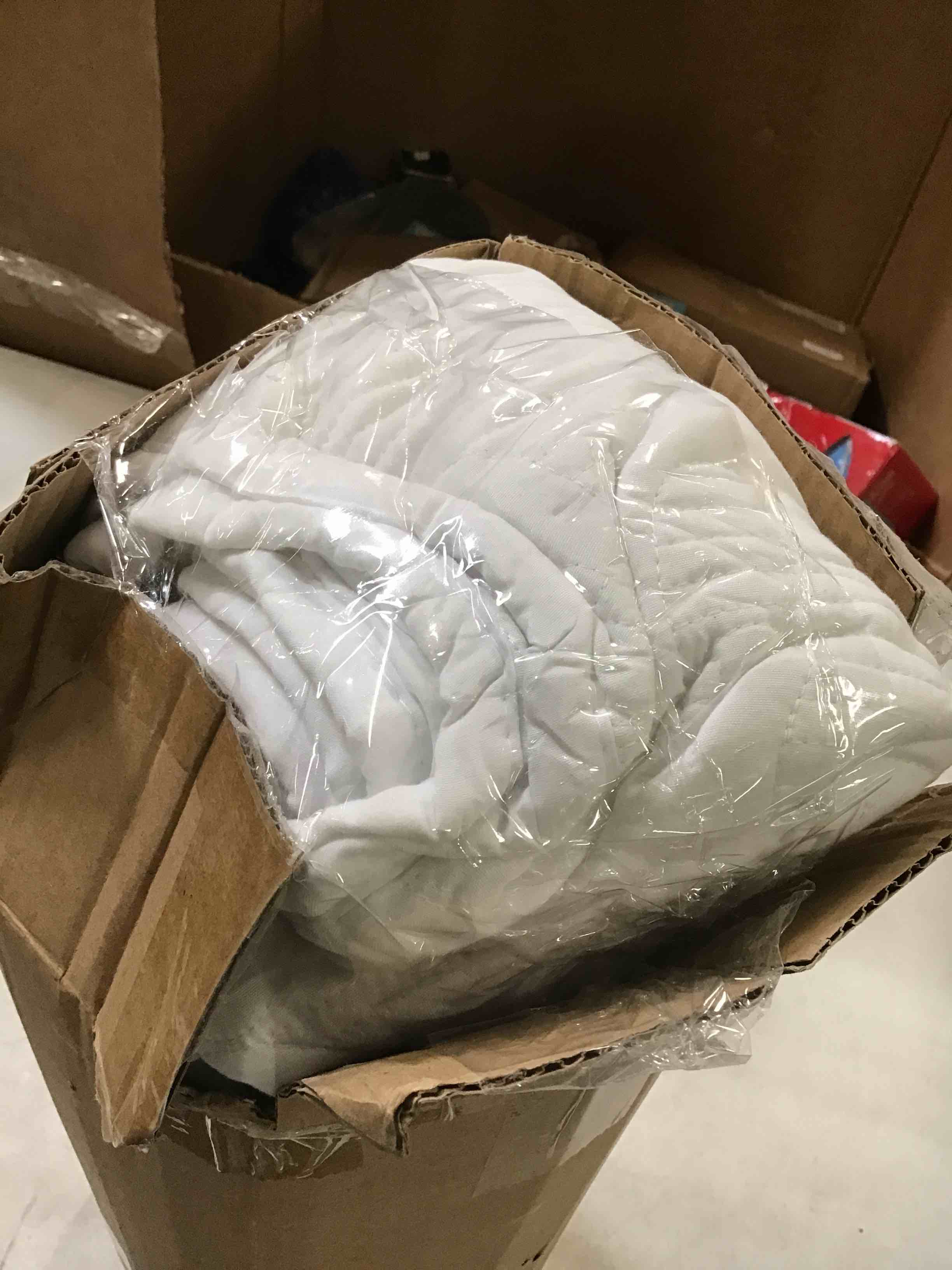 https://s3.amazonaws.com/lotting-images-prod/bidfta/BLU6521080_1718391155931.jpeg