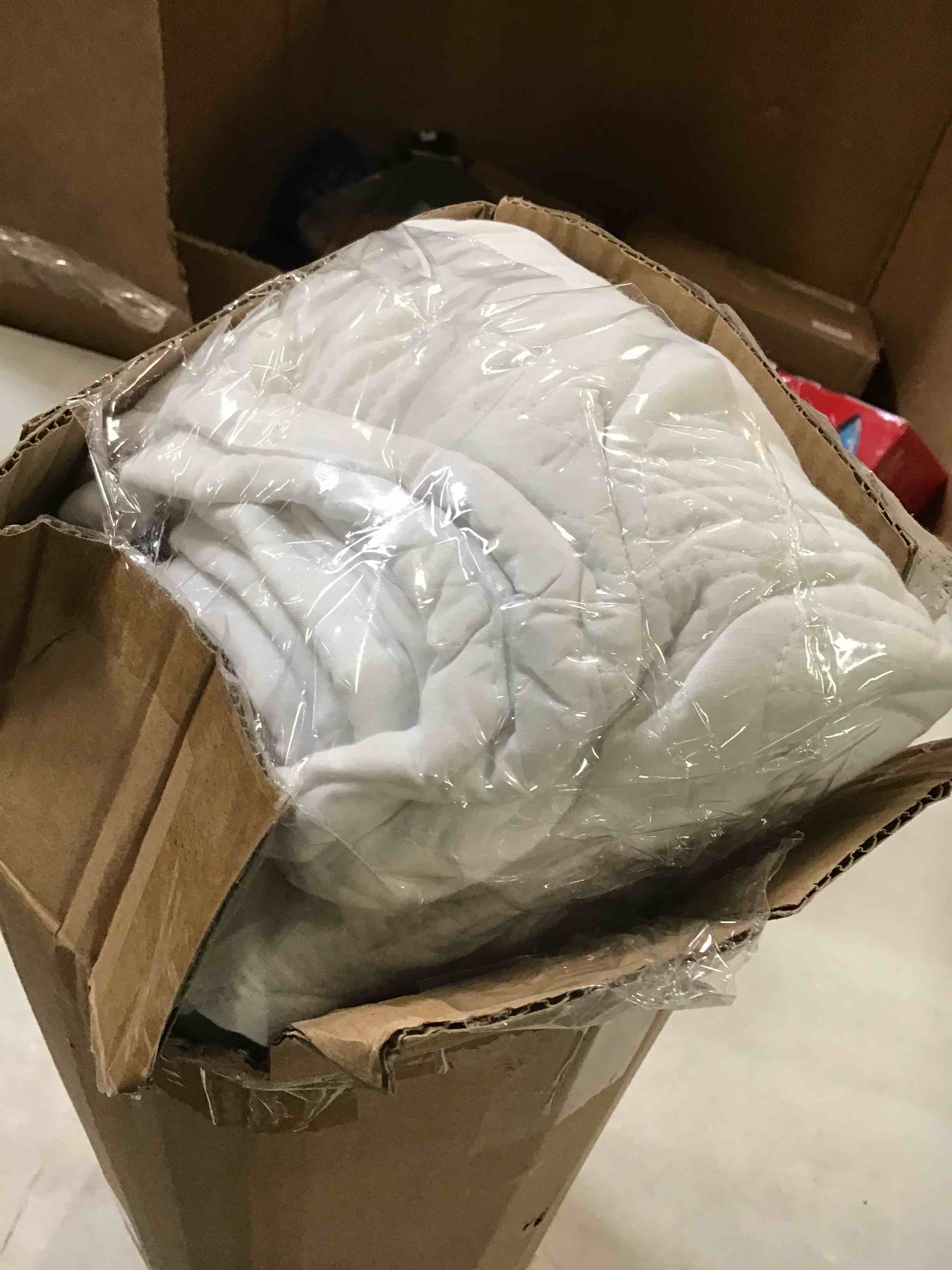 https://s3.amazonaws.com/lotting-images-prod/bidfta/BLU6521080_1718391156930.jpeg