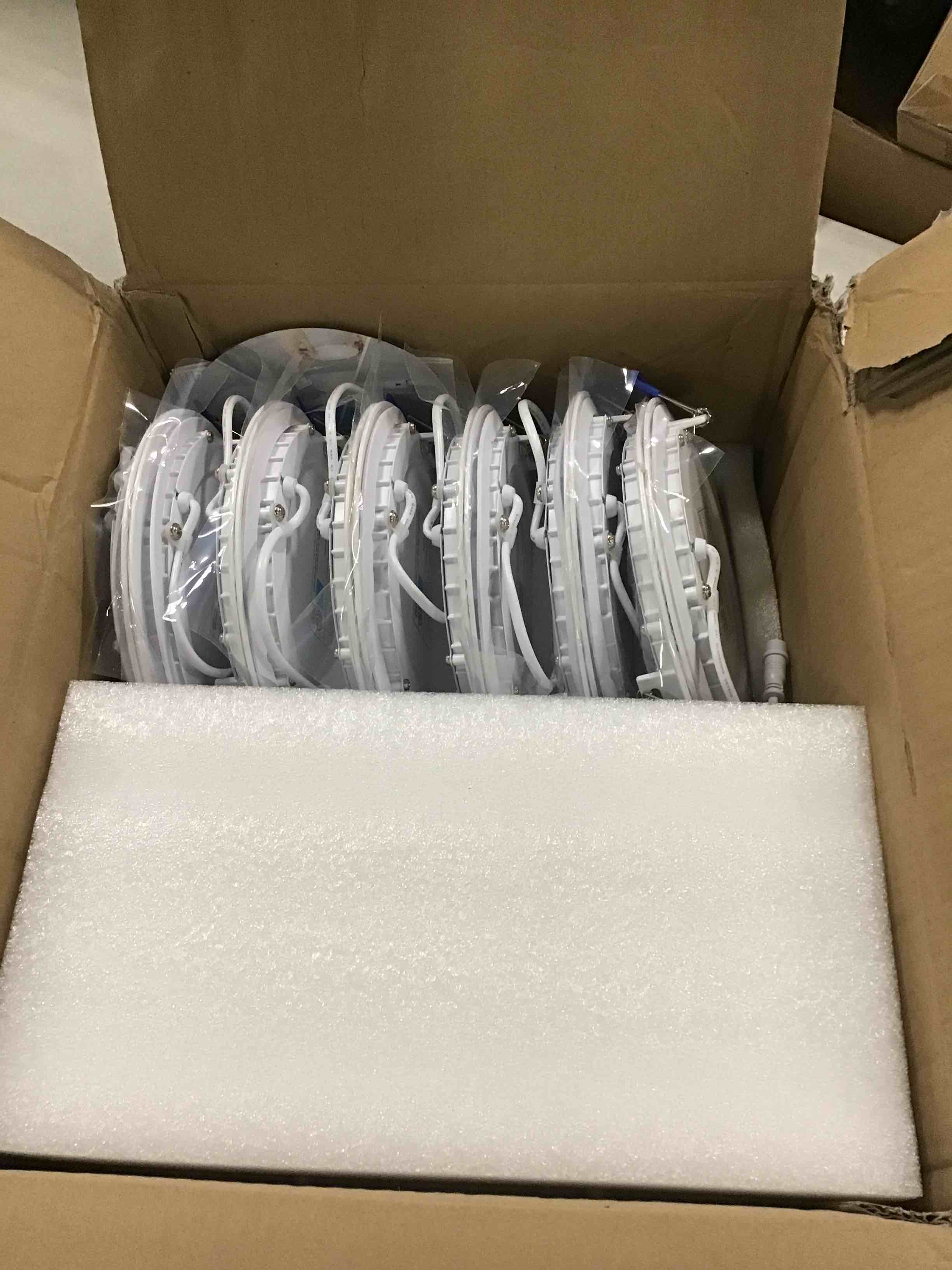 https://s3.amazonaws.com/lotting-images-prod/bidfta/BLU6521155_1718449937146.jpeg