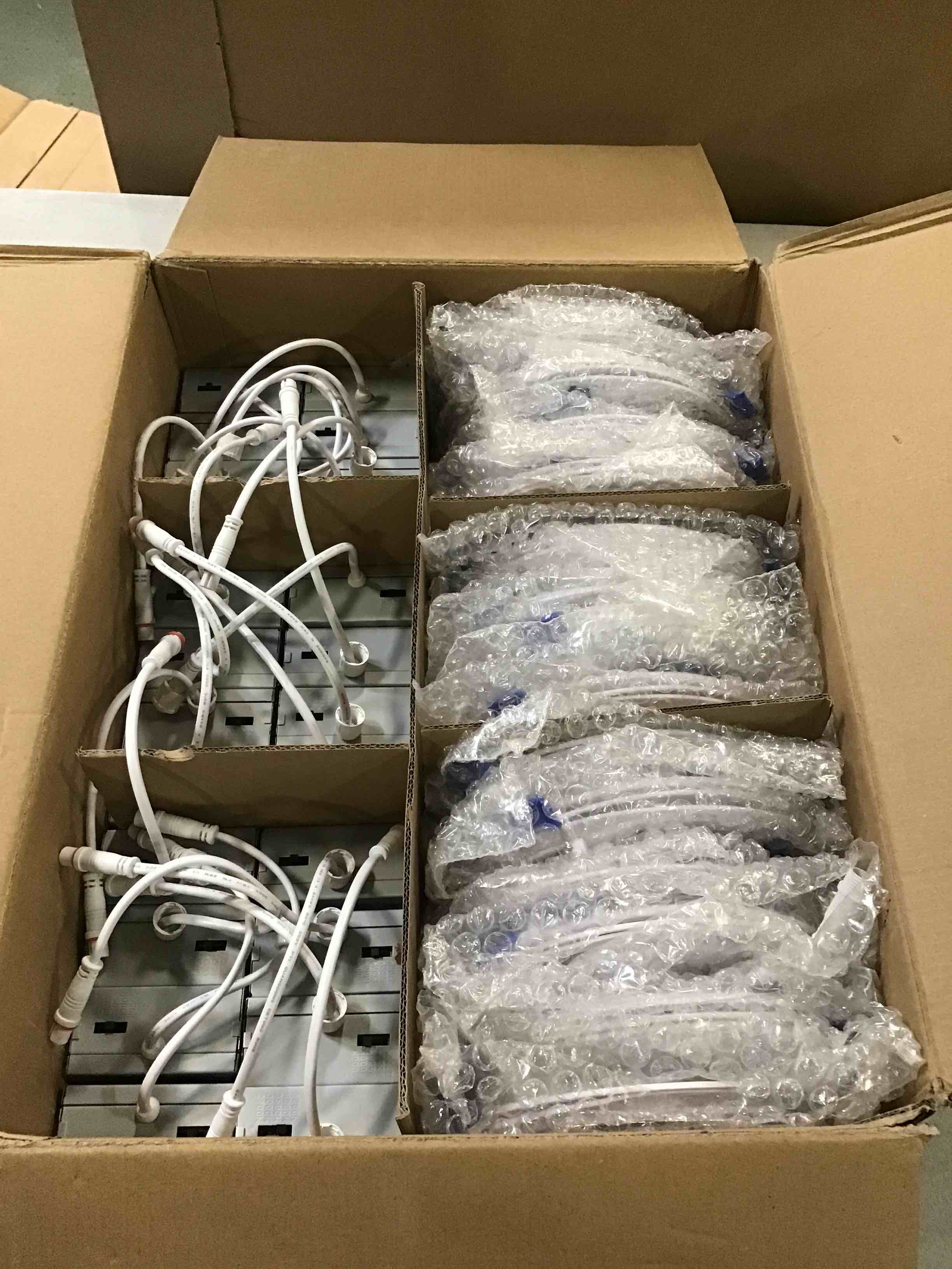 https://s3.amazonaws.com/lotting-images-prod/bidfta/BLU6521262_1718457673853.jpeg