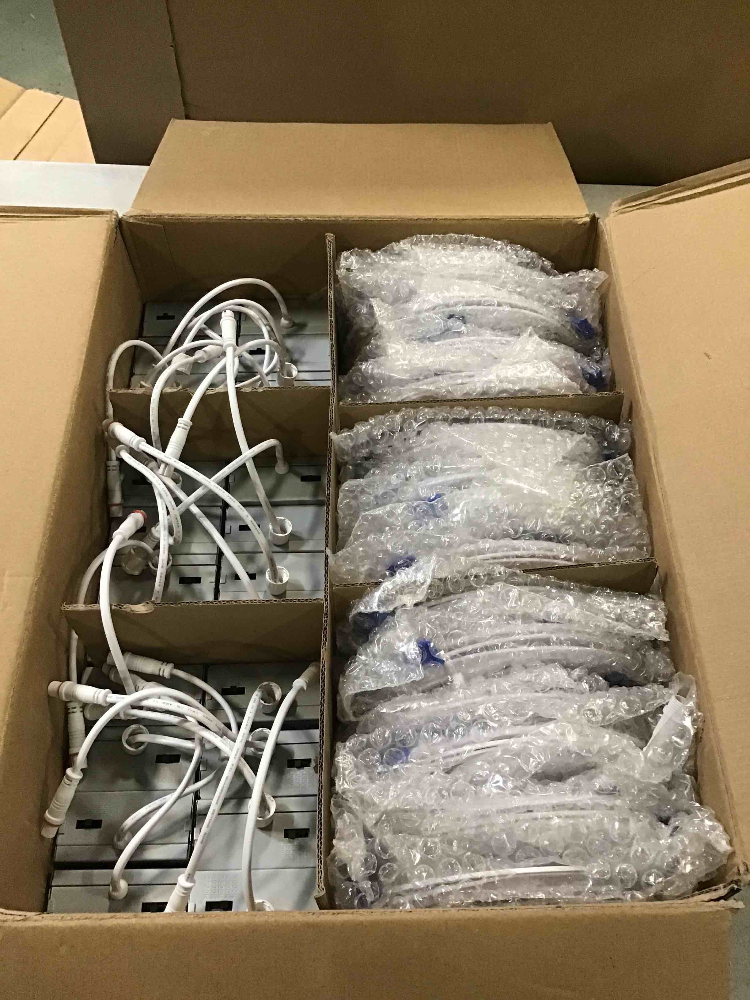 https://s3.amazonaws.com/lotting-images-prod/bidfta/BLU6521262_1718457674859.jpeg