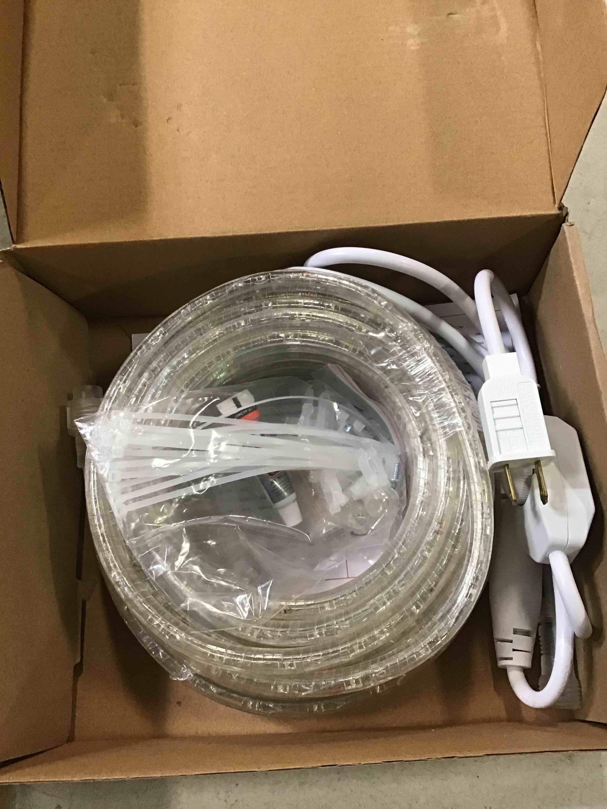 https://s3.amazonaws.com/lotting-images-prod/bidfta/BLU6521471_1718476148768.jpeg