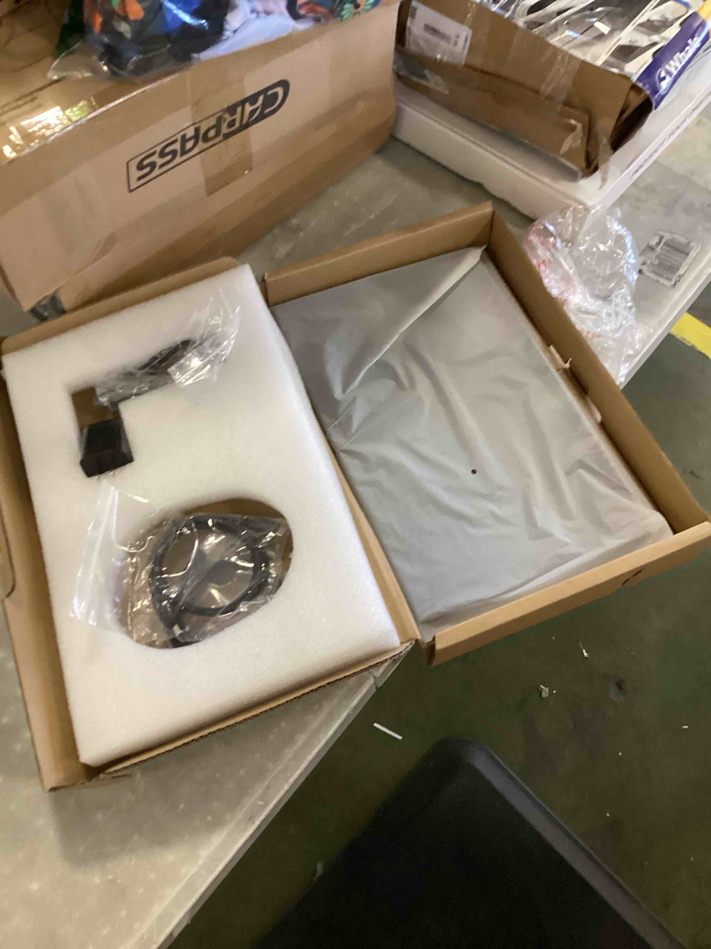 https://s3.amazonaws.com/lotting-images-prod/bidfta/BLU6523023_1719585325308.jpeg